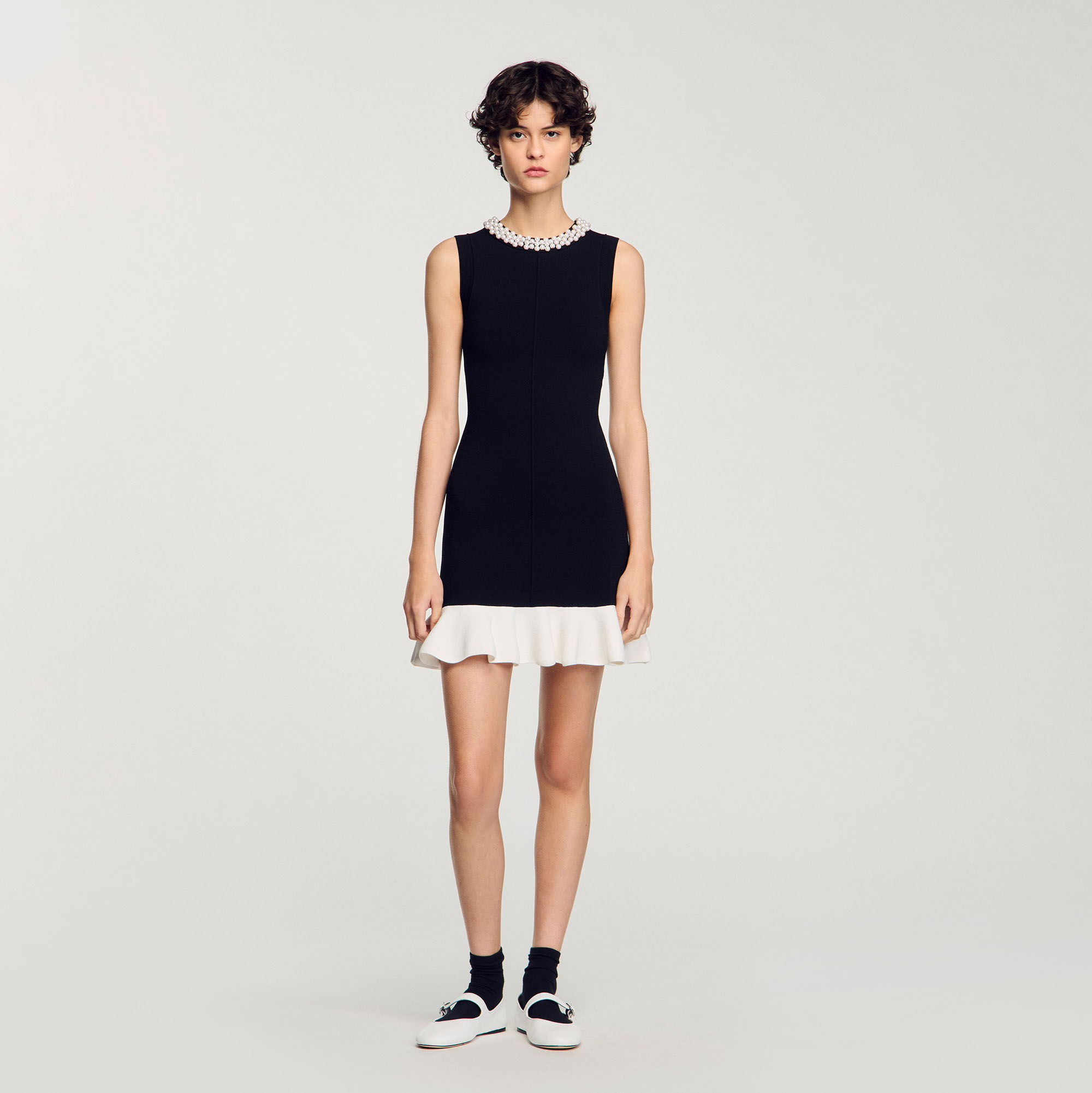 sandro★ROBE COURTE A COL CLAUDINE ワンピース Robe courte à col claudine gris / noir pour femme | Sandro Paris