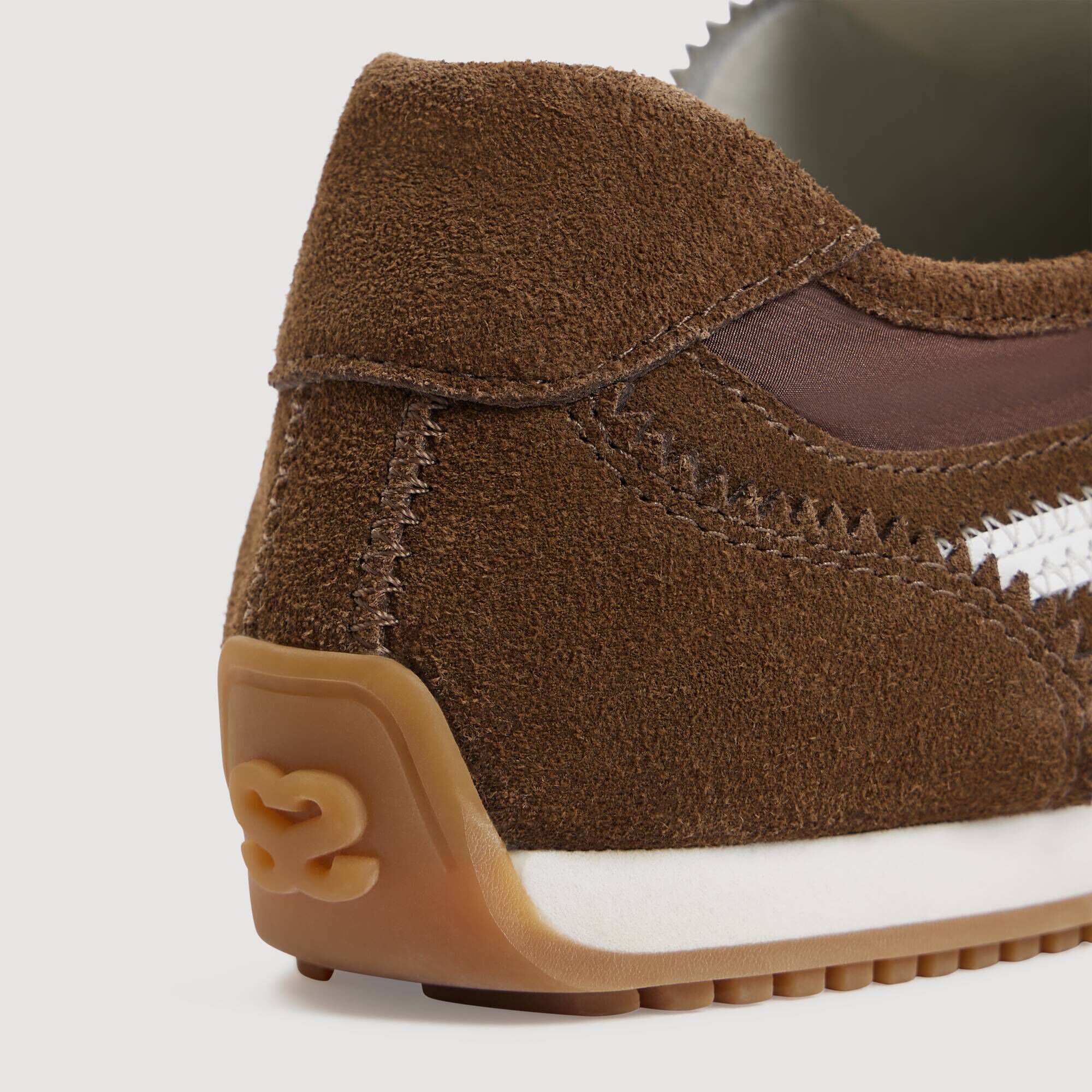 Baskets en cuir su&egrave;de bicolore