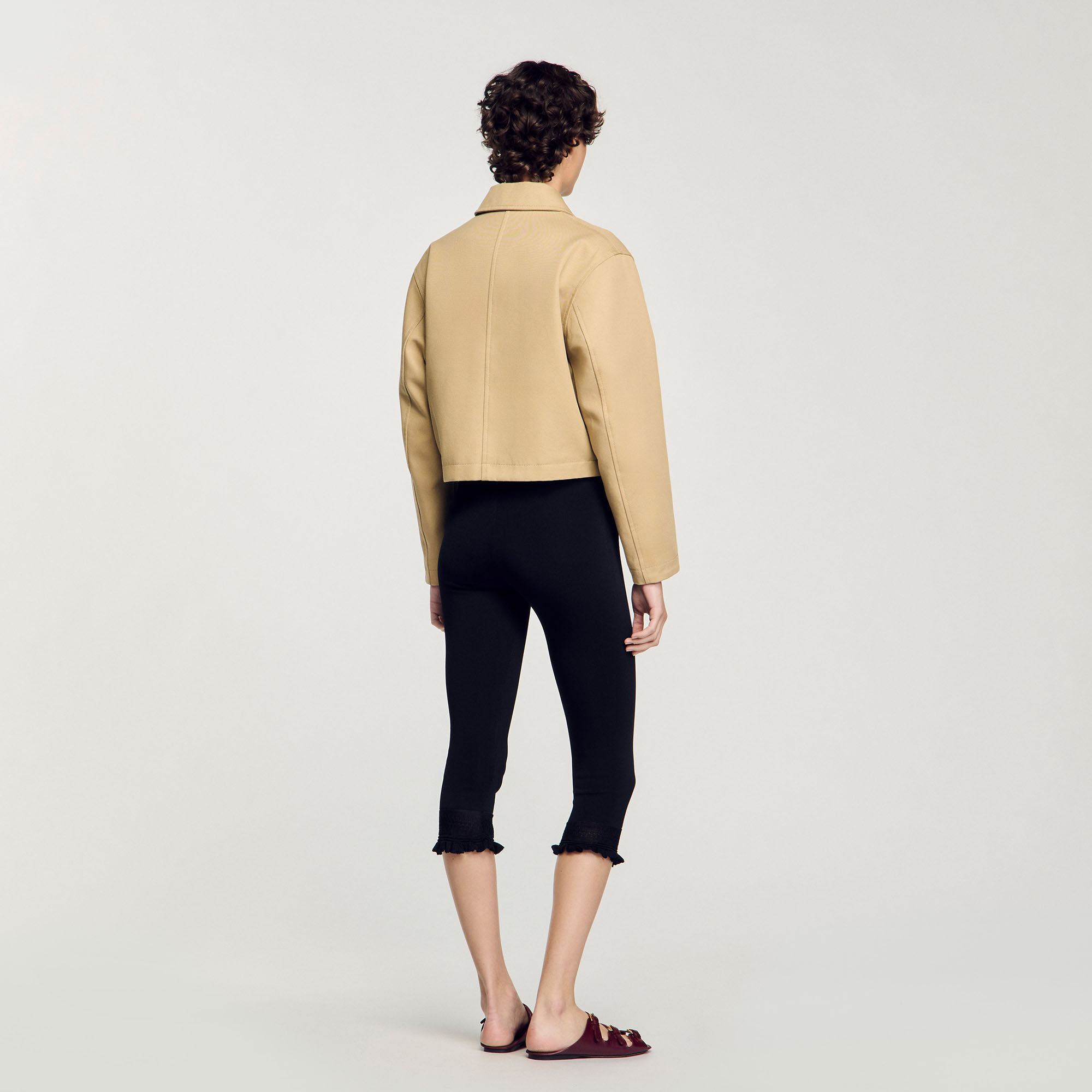 Blouson court à détails strassés
