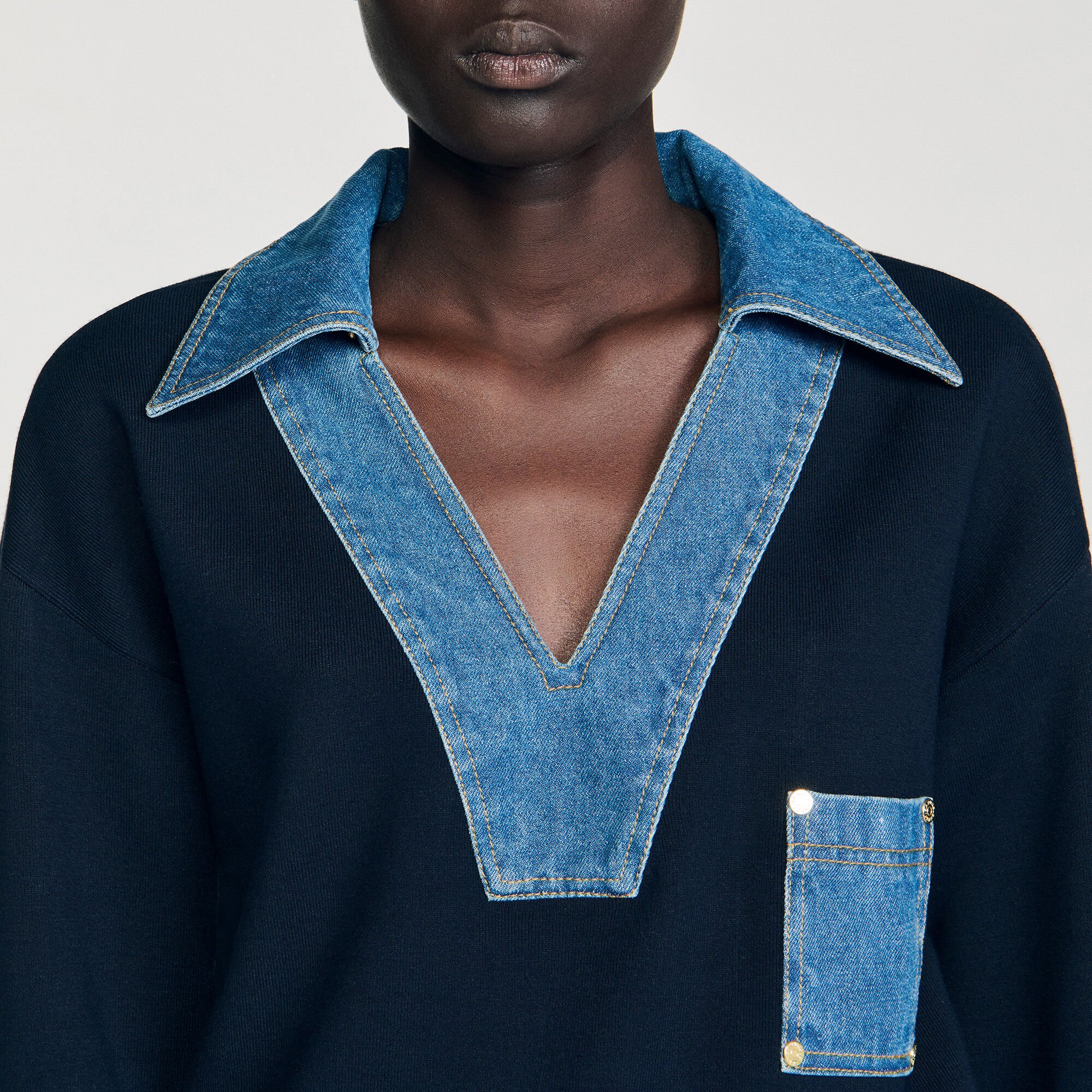 Pull à détails denim