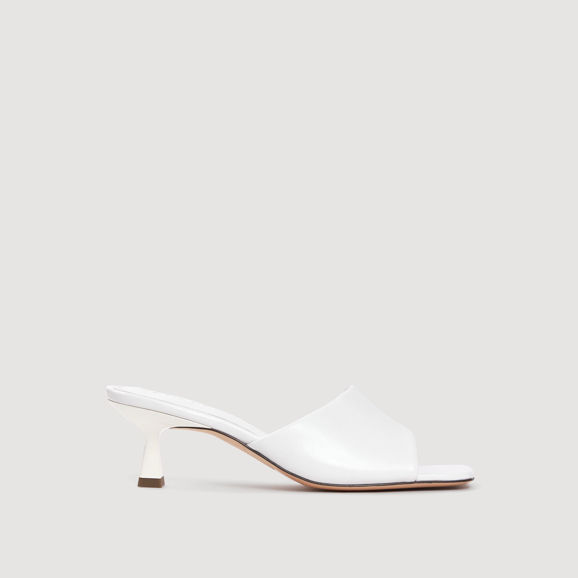 Mules &agrave; talon en cuir lisse