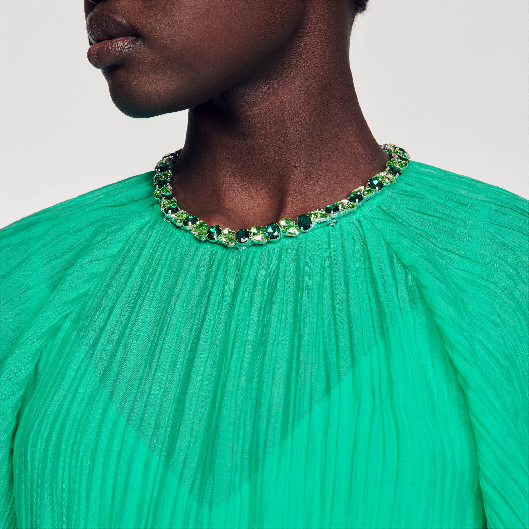 Robe midi à col strassé