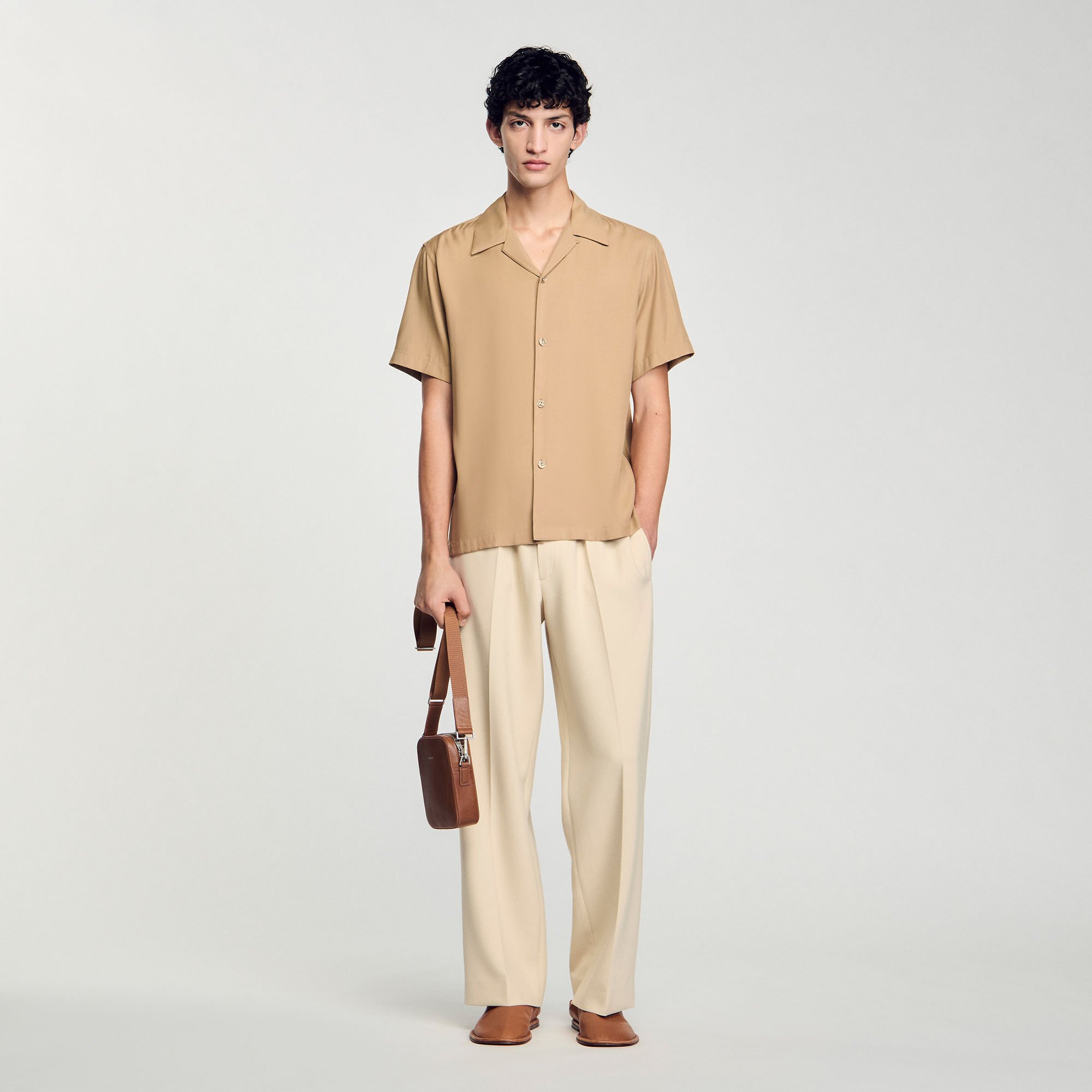 Chemise à col requin