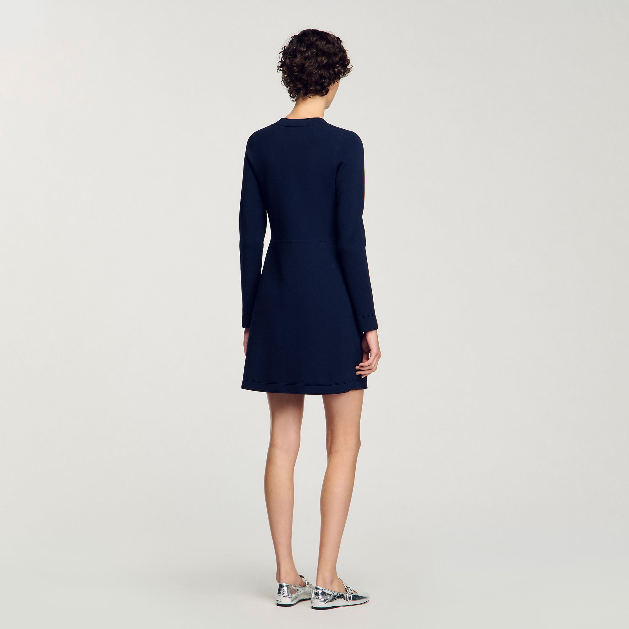 Robe courte en maille boutonnée
