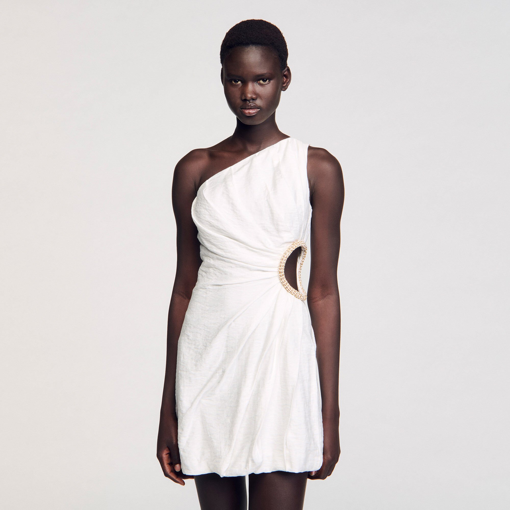 Robe courte asymétrique