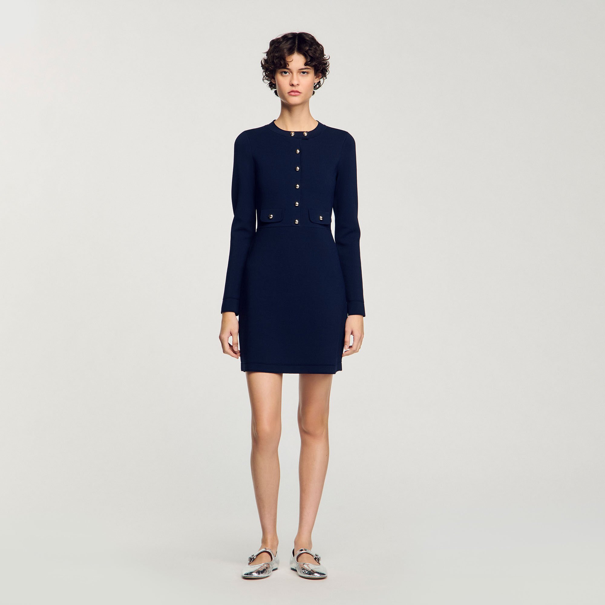 Robe courte en maille boutonnée