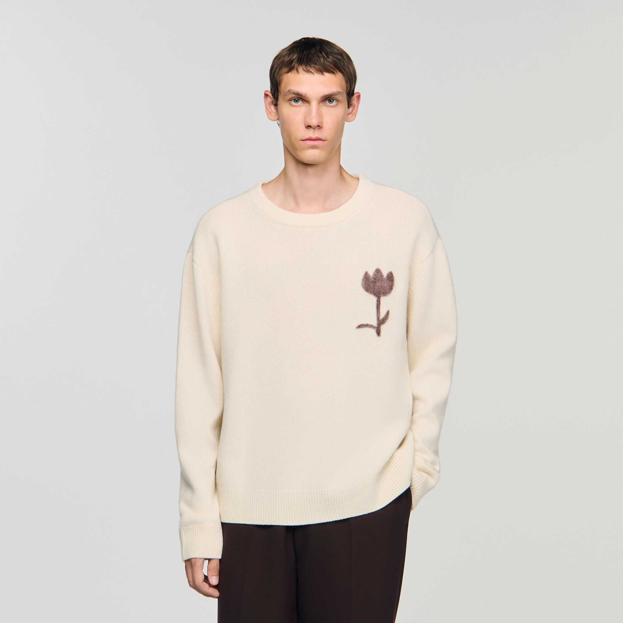 Pull en laine à détail fleur