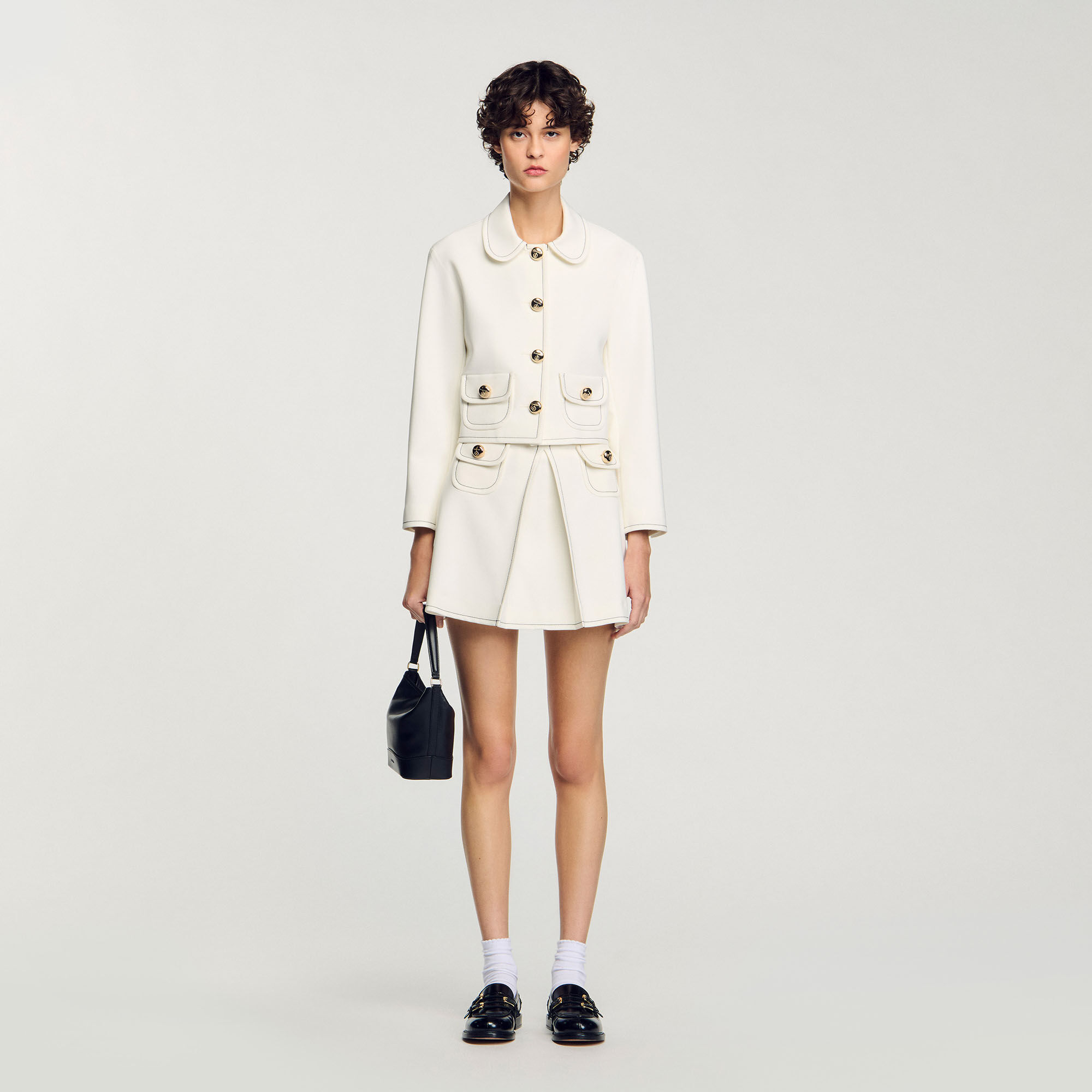 Veste courte à col claudine