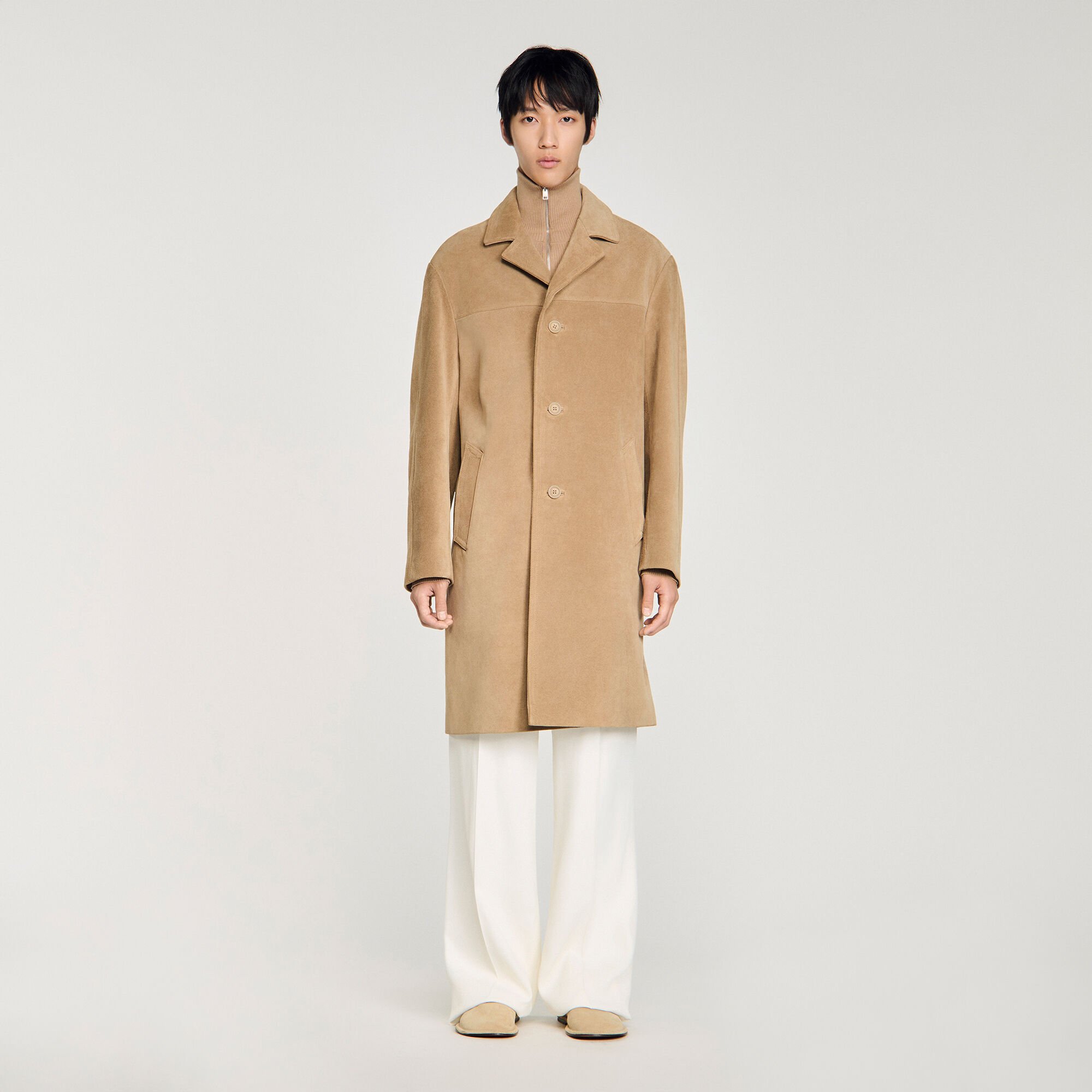 Manteau long en cuir ceintur&eacute;