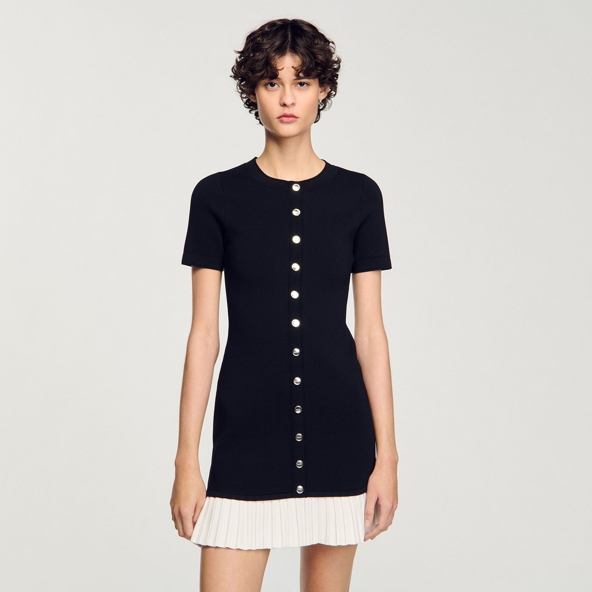 Robe courte en maille à volant