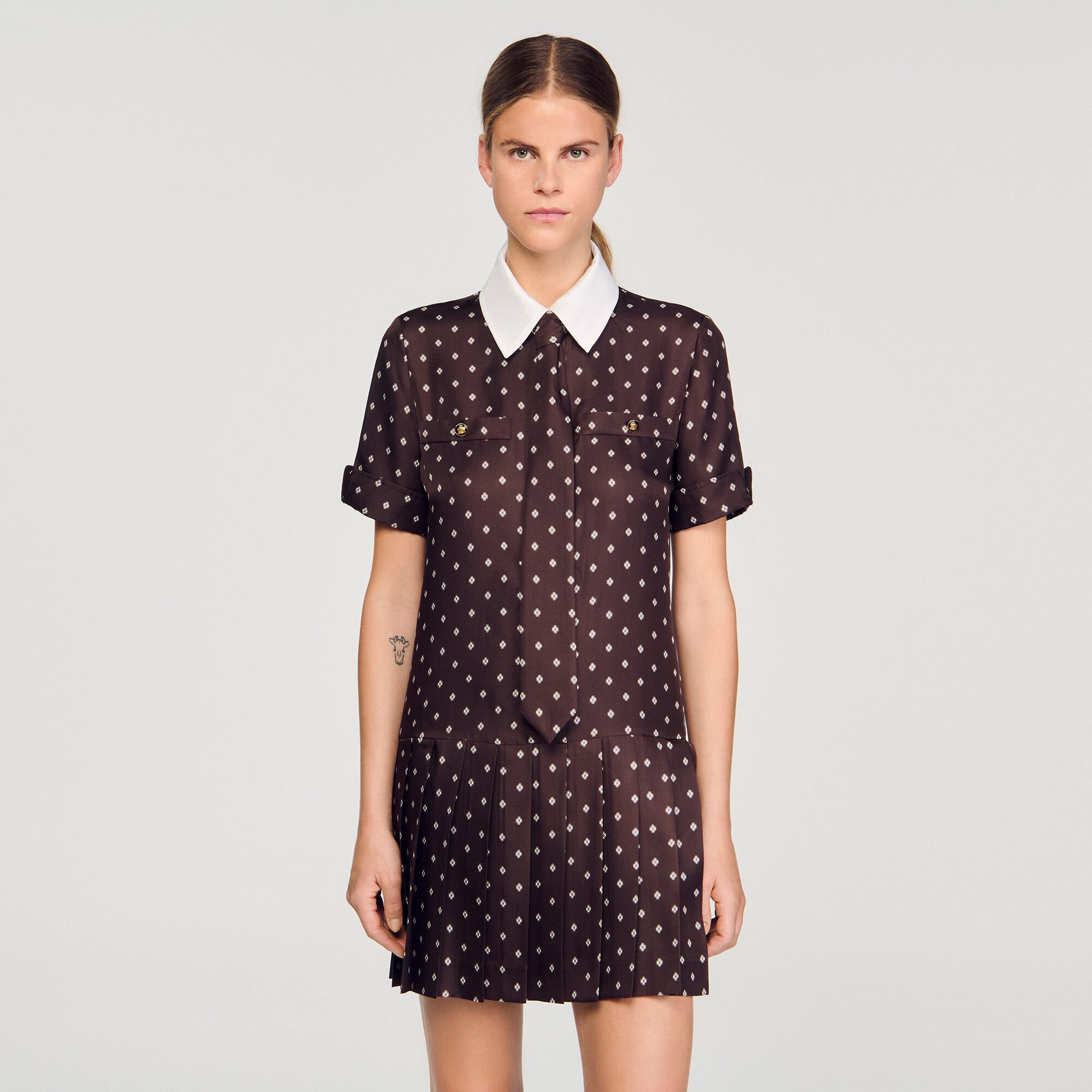 Robe courte satinée imprimée 