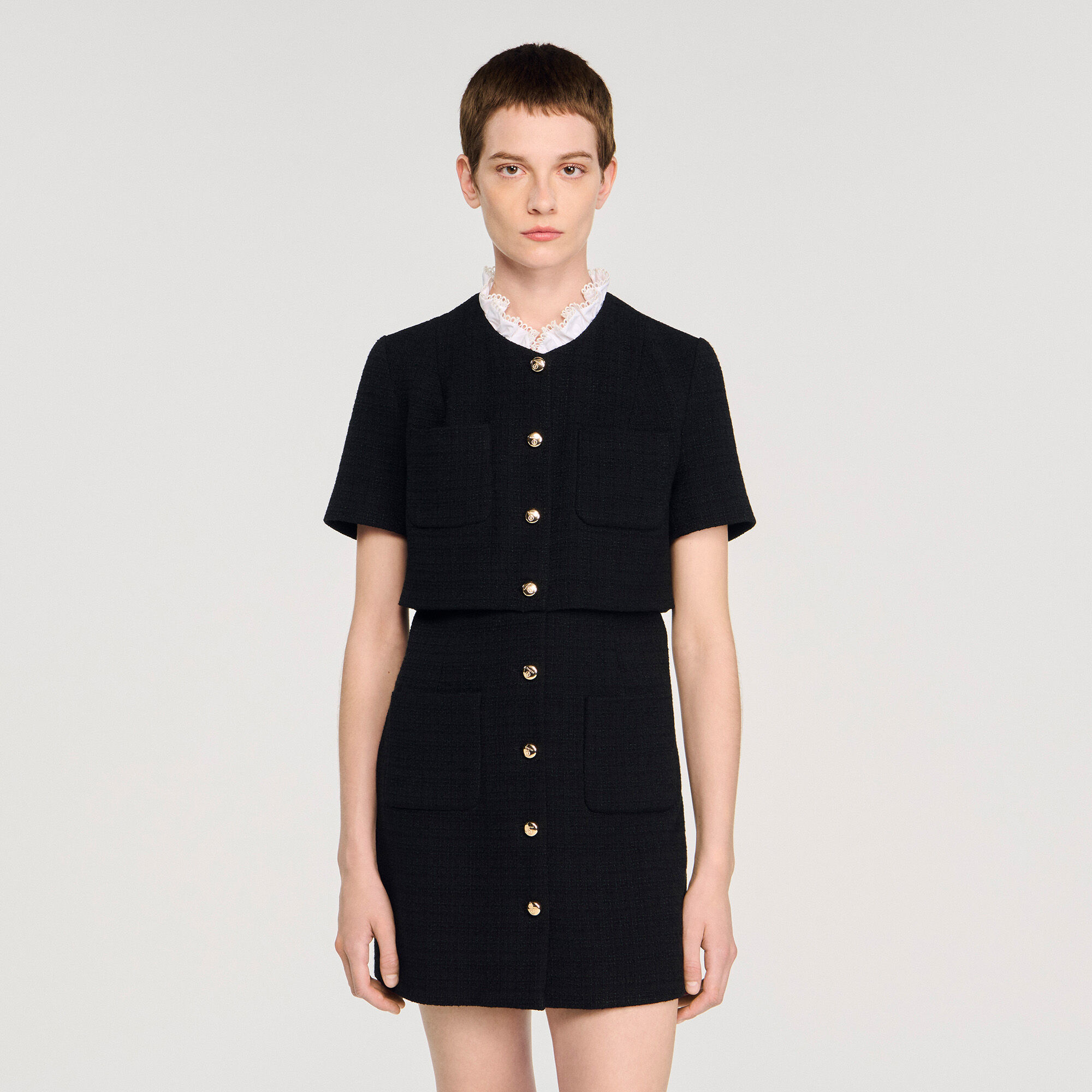 Robe courte à col amovible