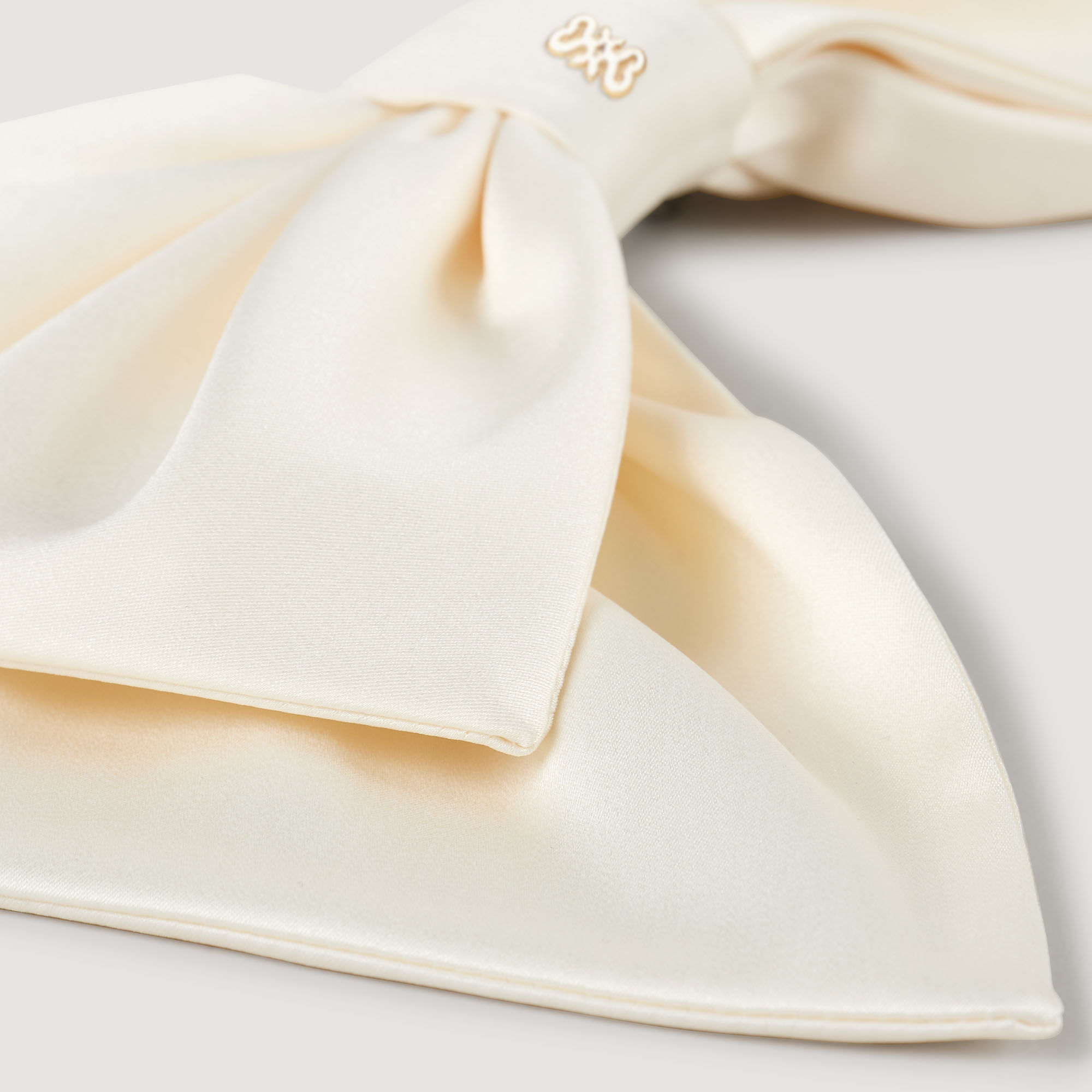 Barrette nœud satinée 
