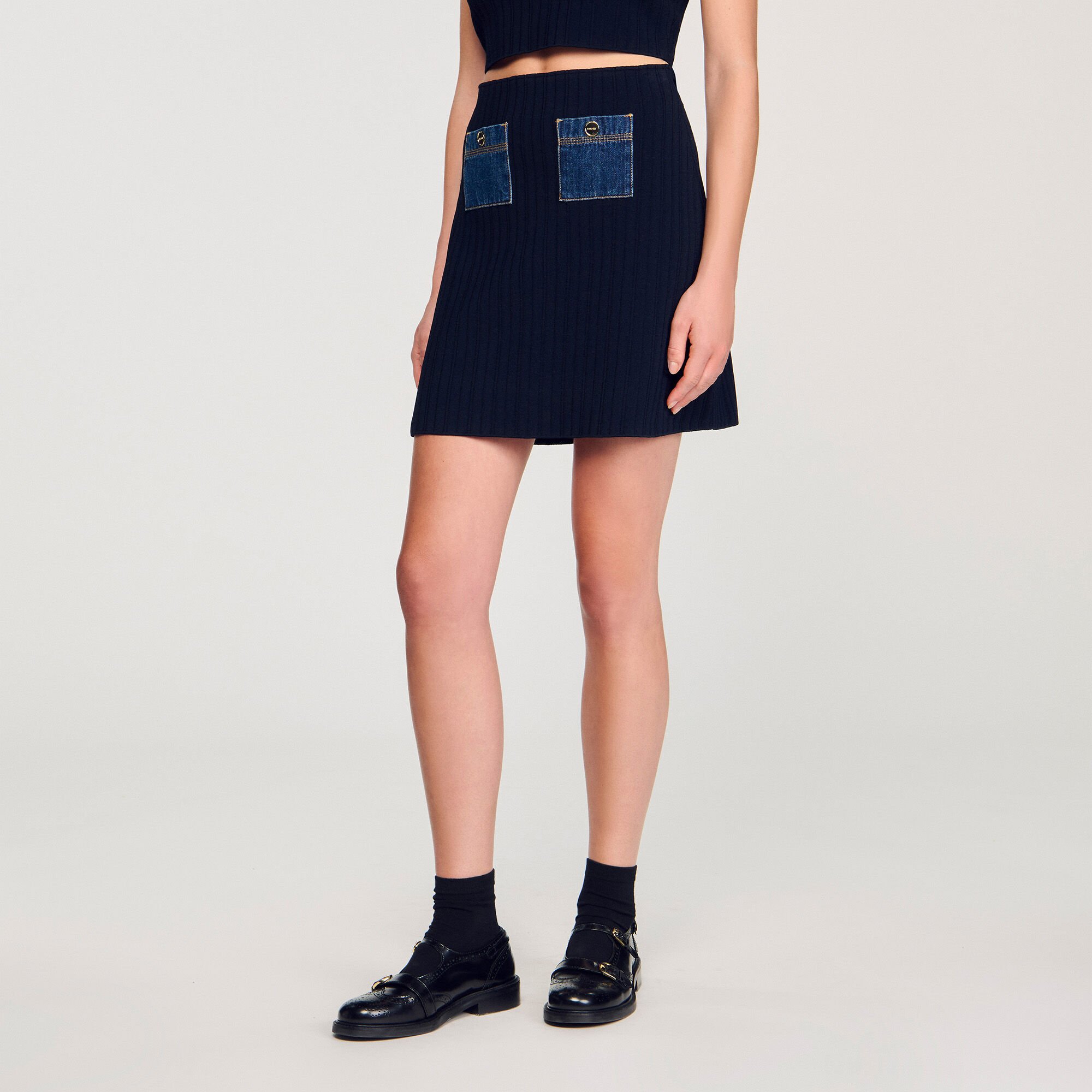 Jupe courte en maille et denim