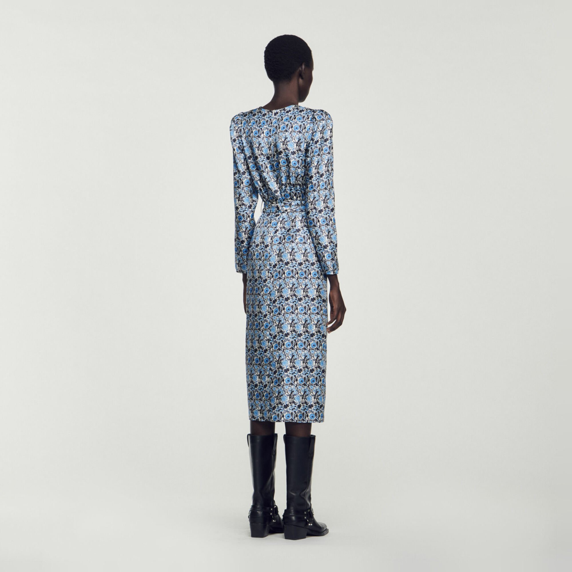 Robe longue en soie drapée