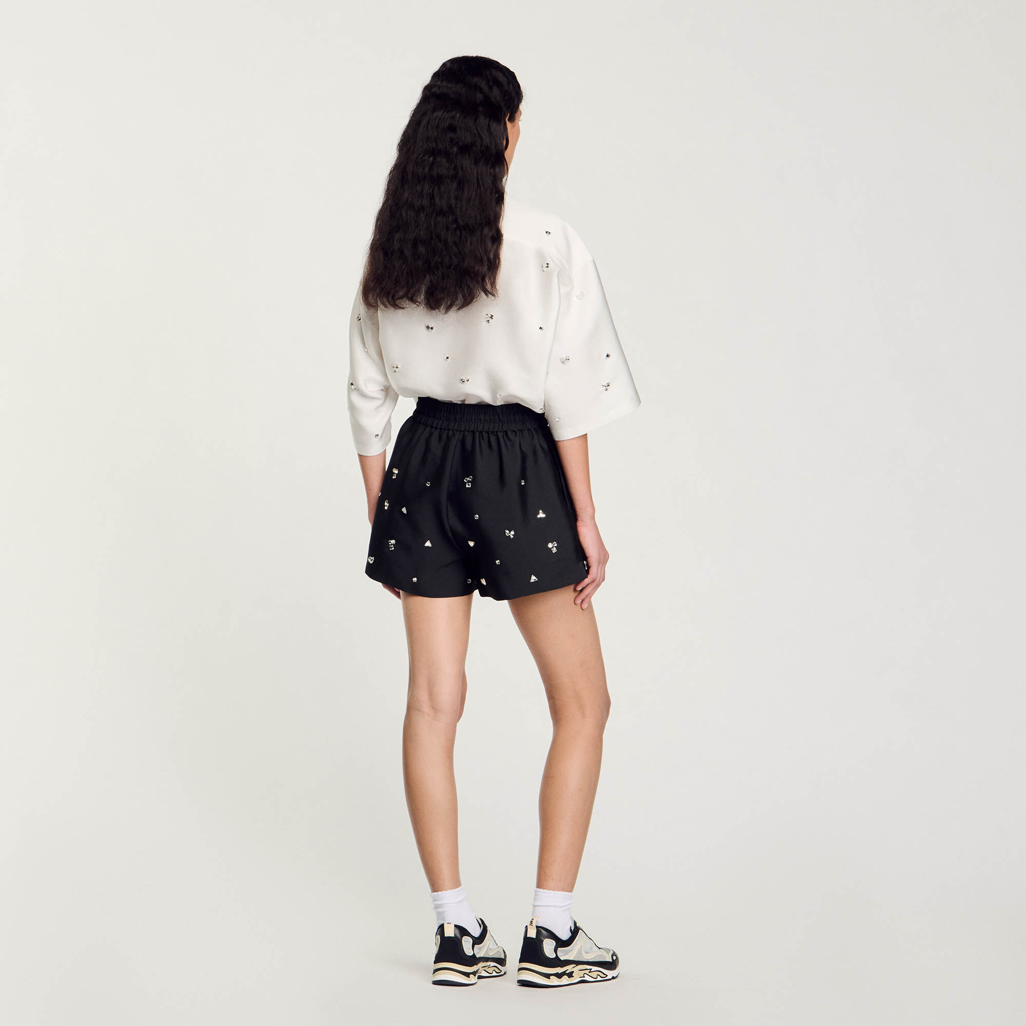 Short large strassé