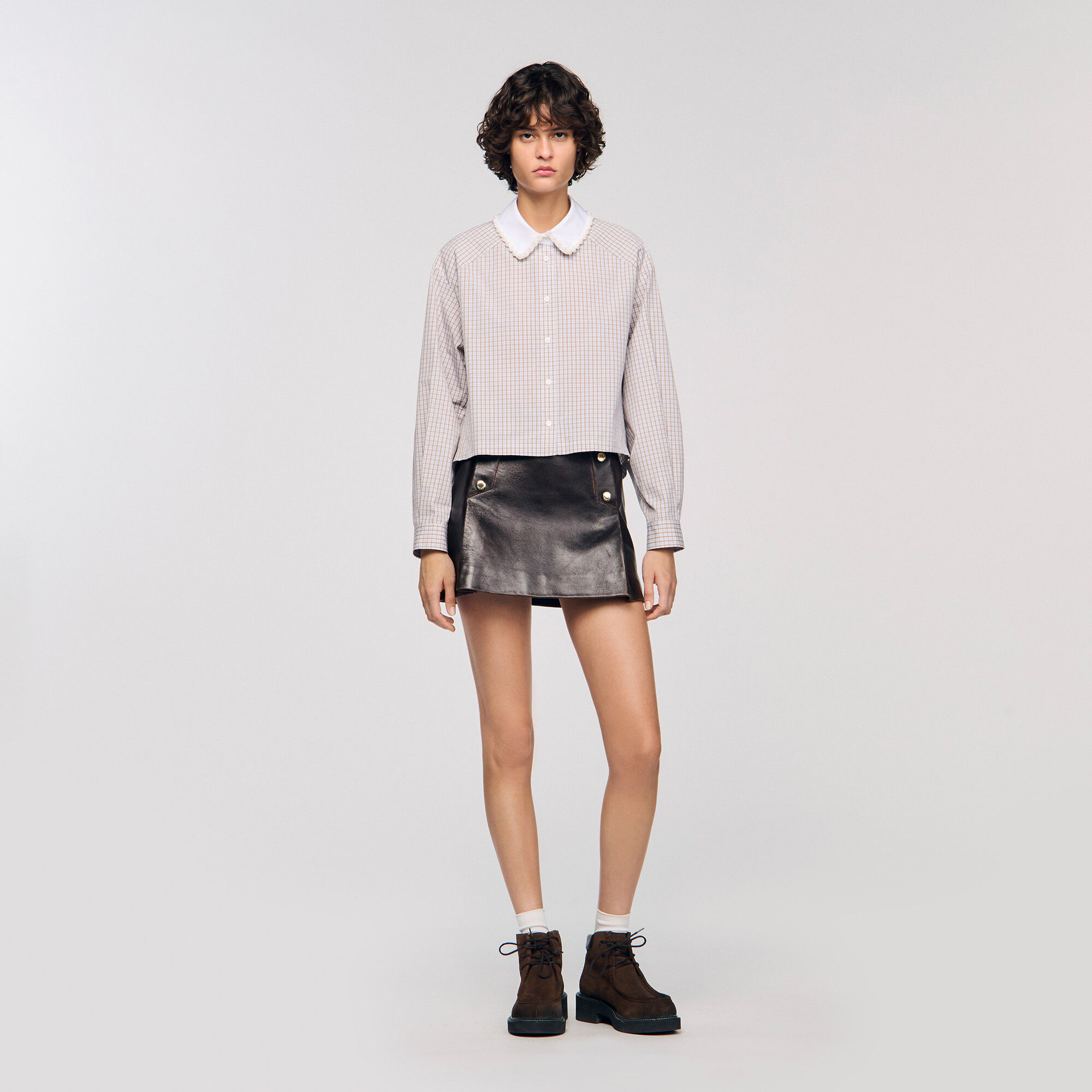 Chemise à carreaux et col perlé