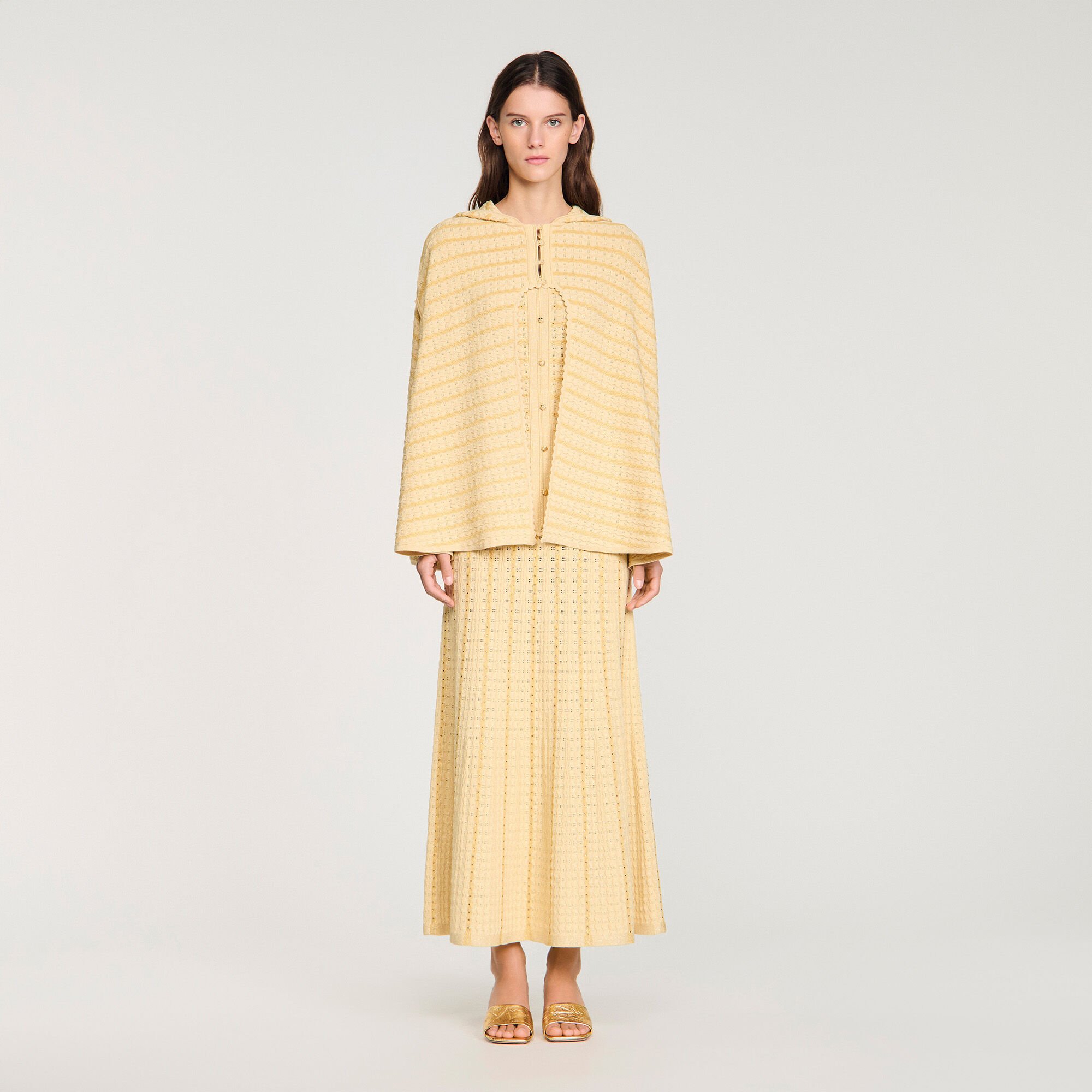 Cape en maille strass&eacute;e