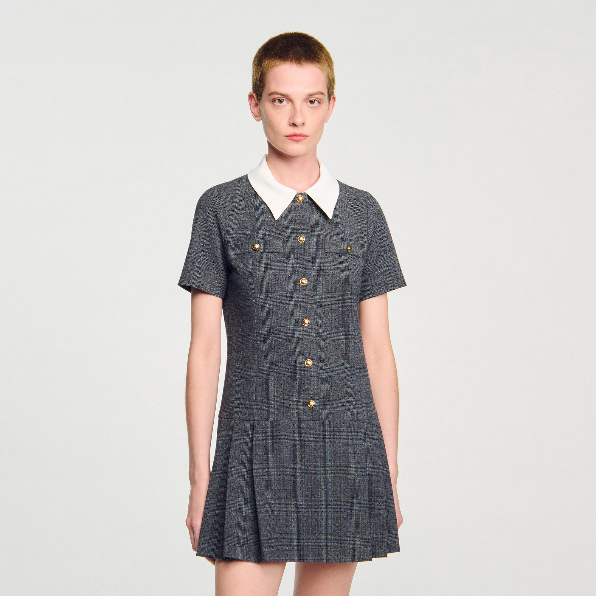 Robe courte plissée strassée