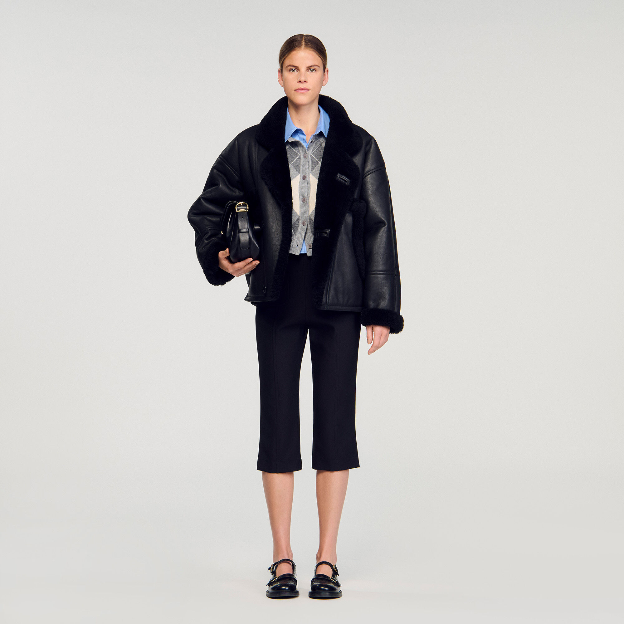 Manteau court en peau lainée
