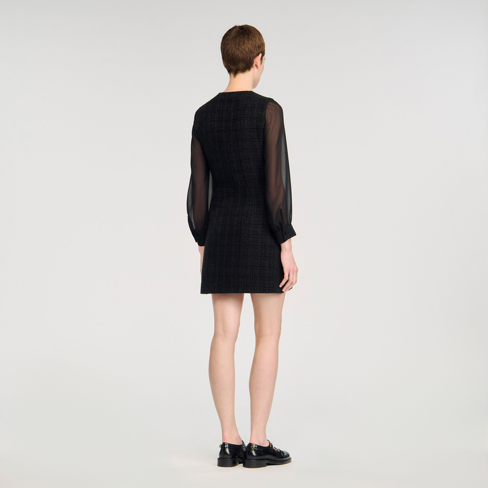 Robe courte à manches longues