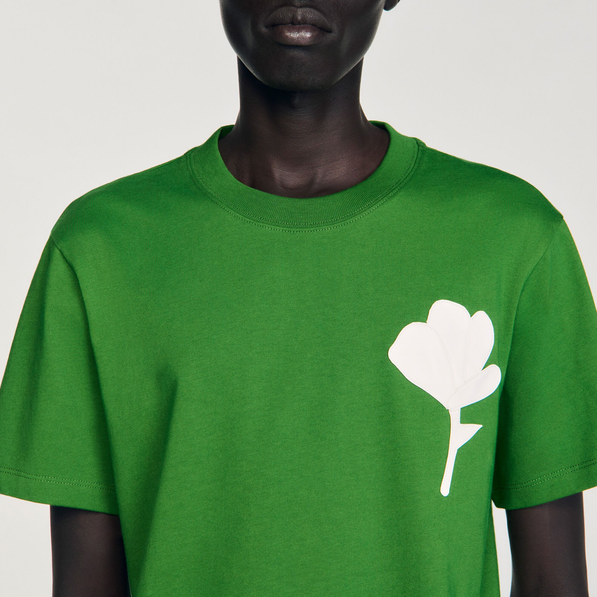 T-shirt à patch fleur