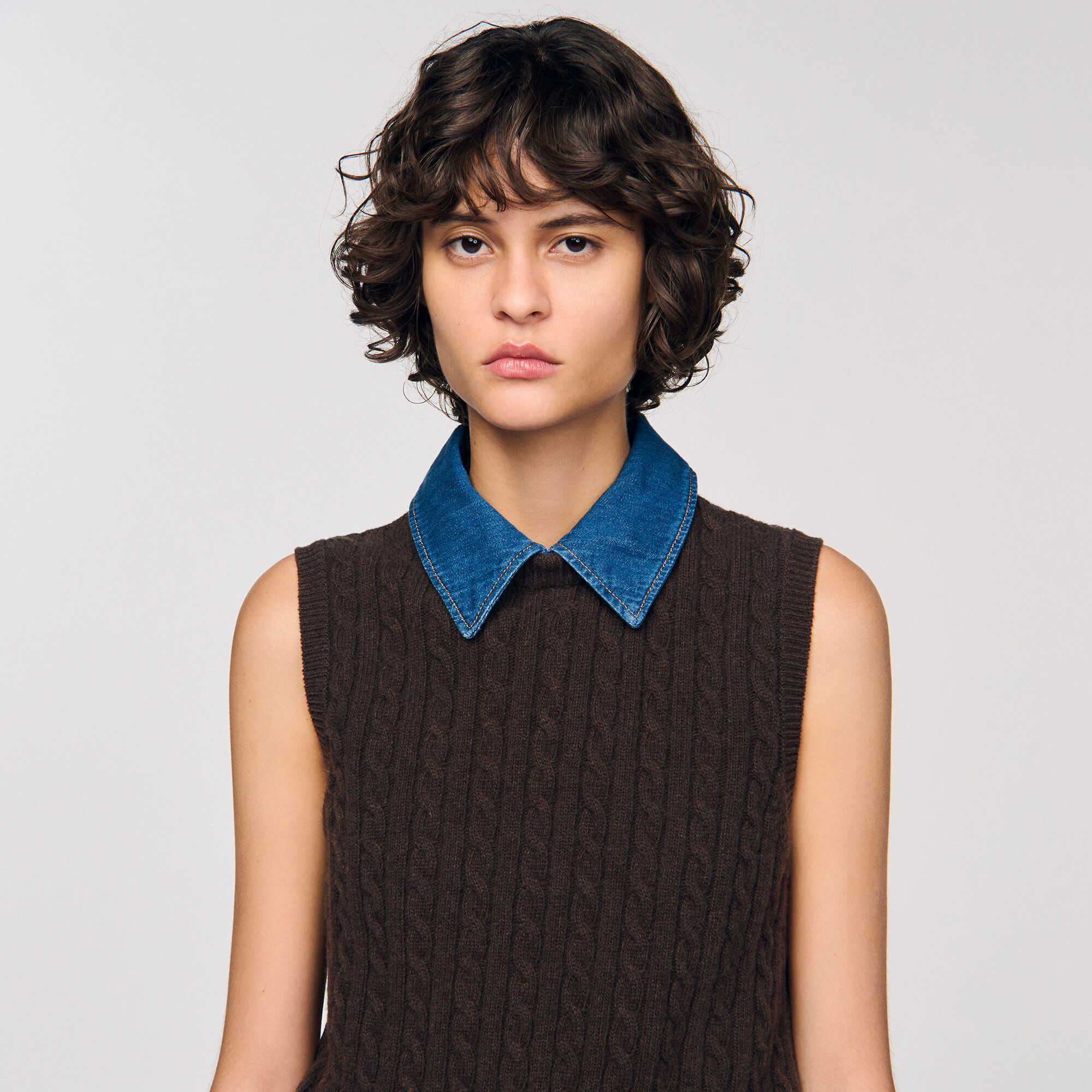 Pull en maille et denim