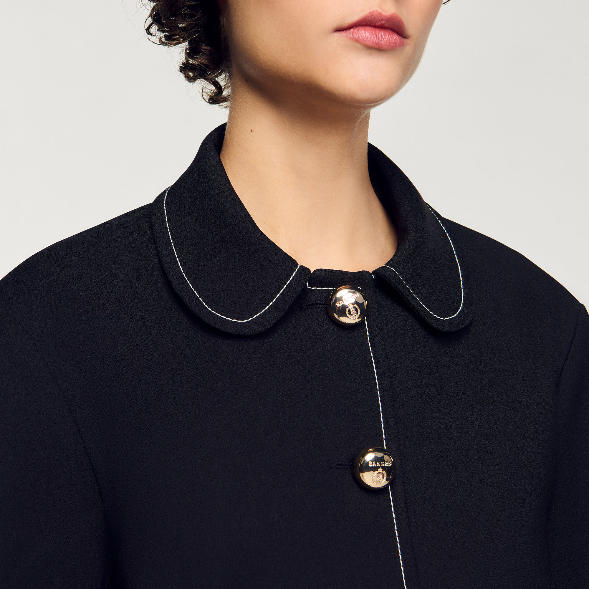 Veste courte à col claudine