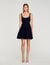 Robe courte à encolure strassée