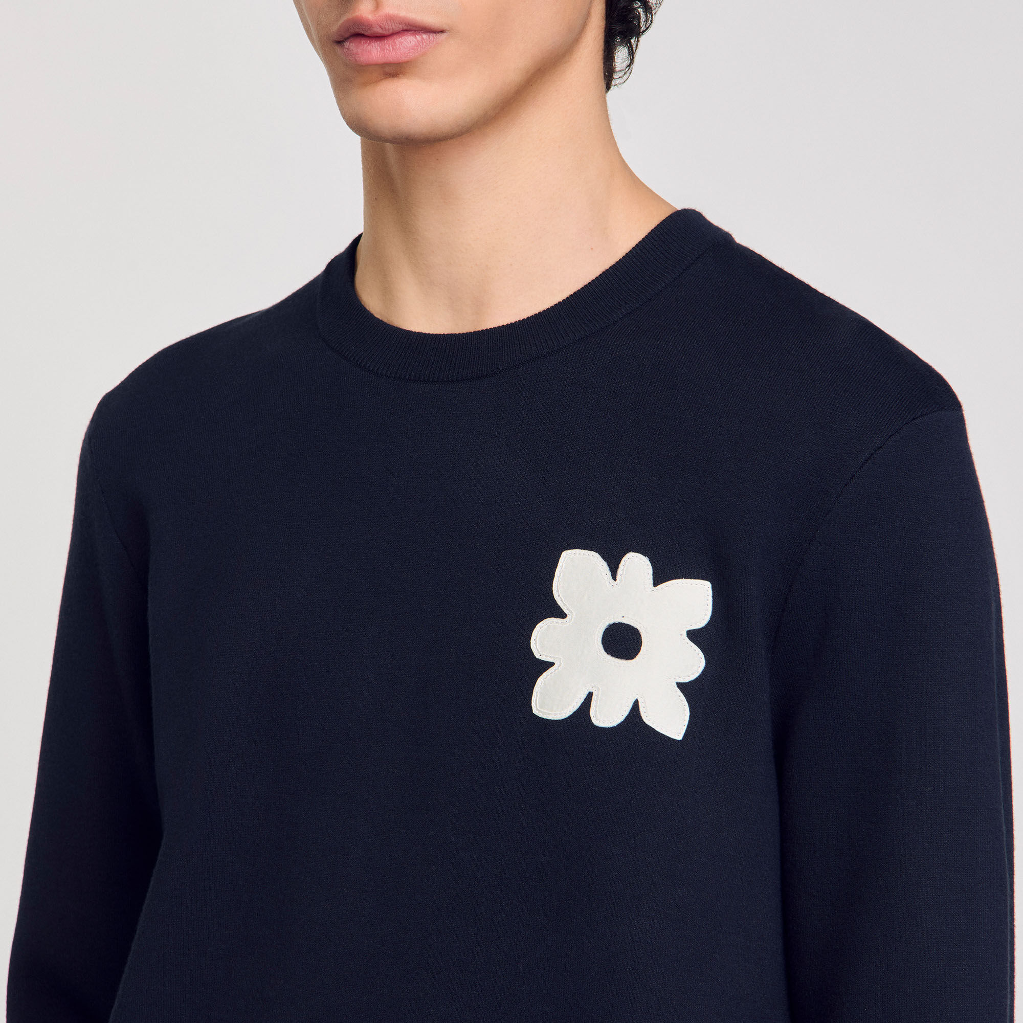 Pull à détail fleur