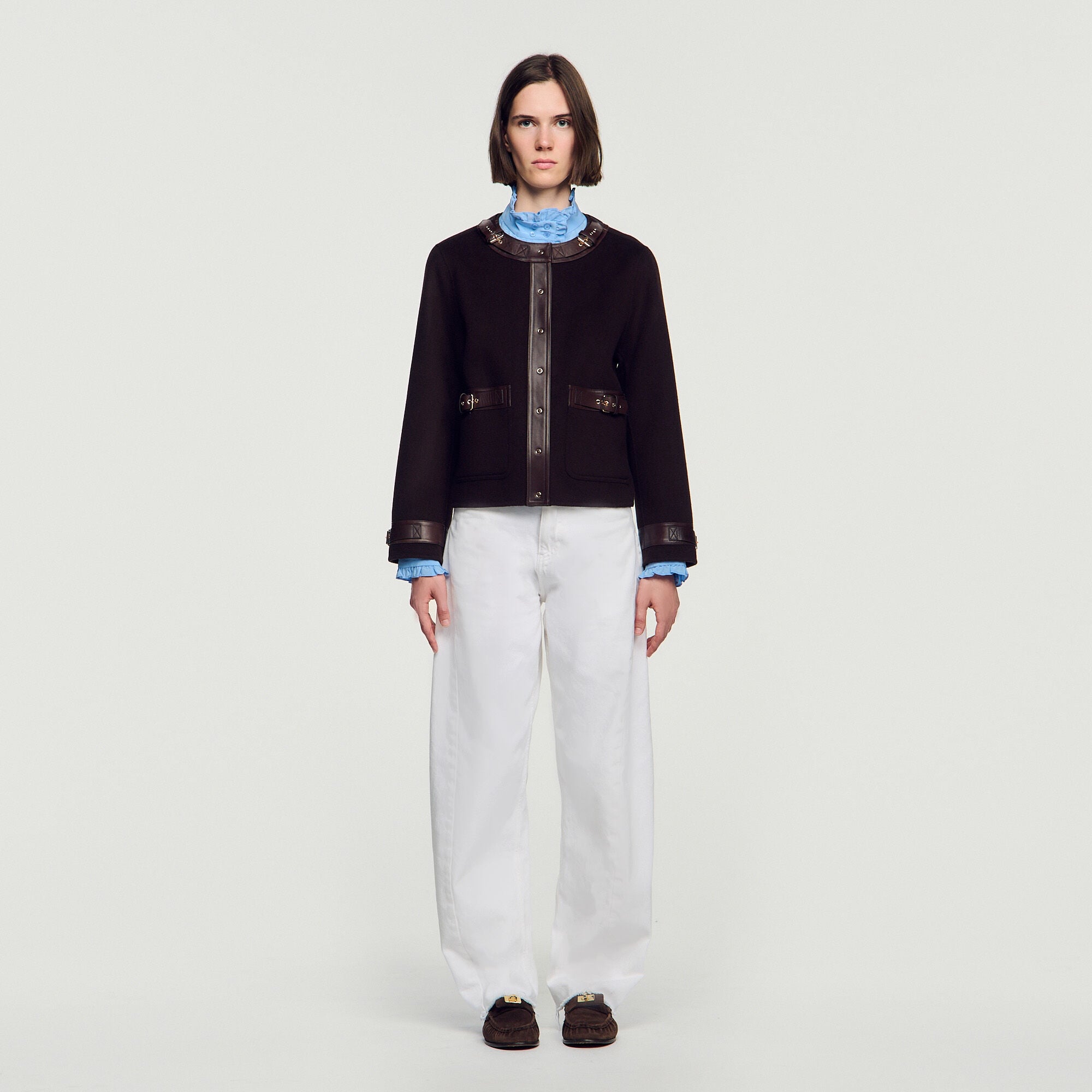 Manteau court &agrave; d&eacute;tails cuir - Femme | Sandro Paris