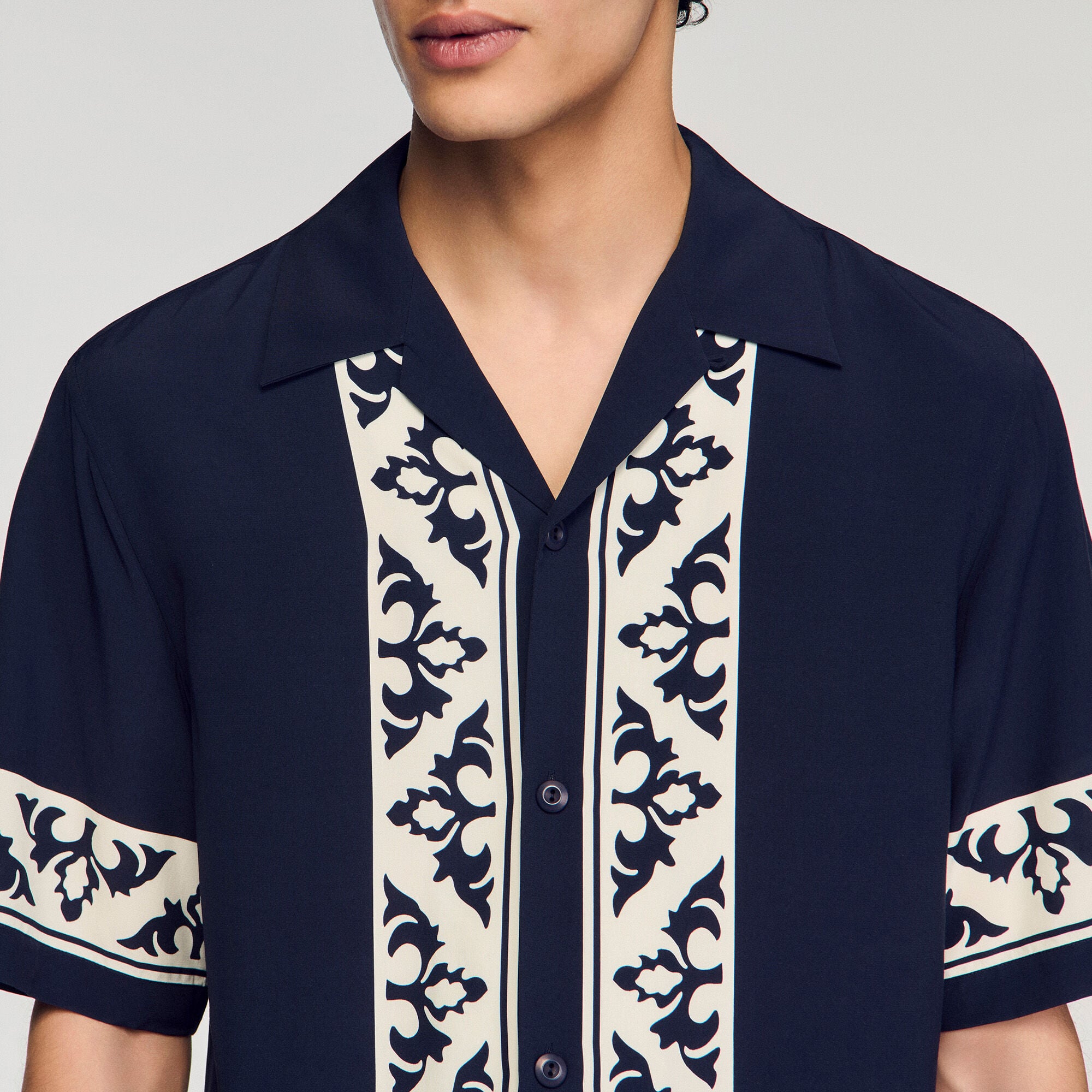 Chemise fluide &agrave; imprim&eacute; contrast&eacute;