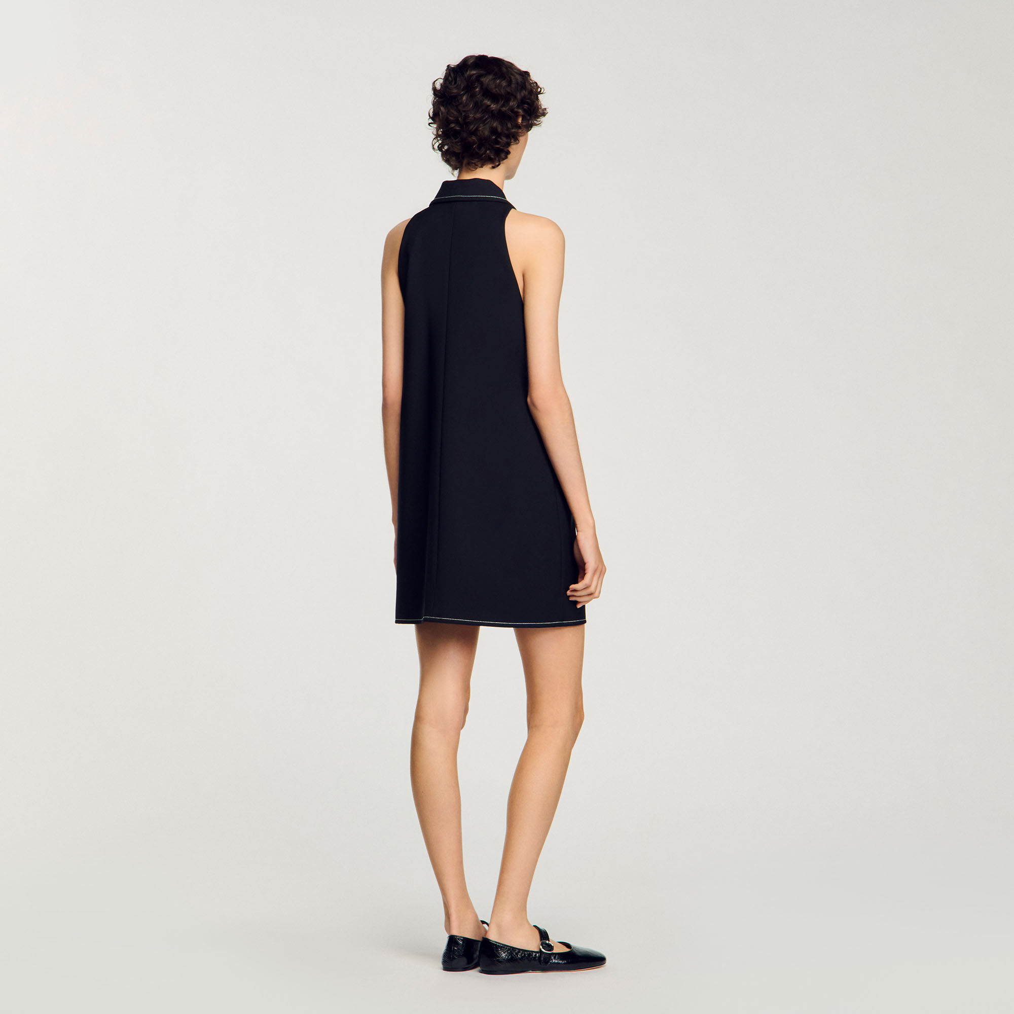 sandro★ROBE COURTE A COL CLAUDINE ワンピース Robe courte à col claudine gris / noir pour femme | Sandro Paris