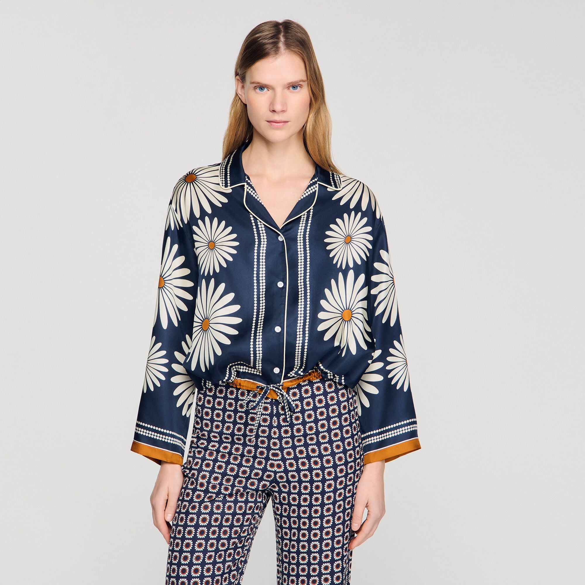Chemise en soie imprim&eacute; fleur
