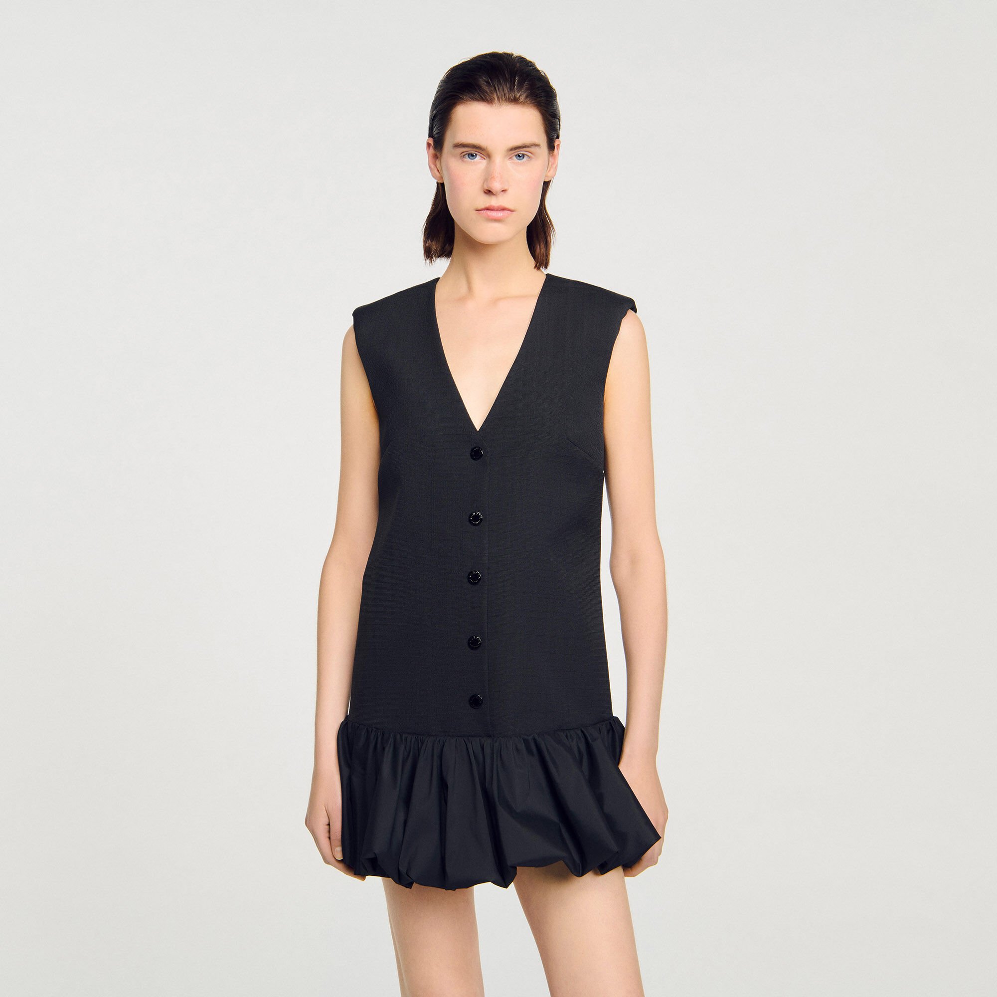Robe courte de tailleur à volant 