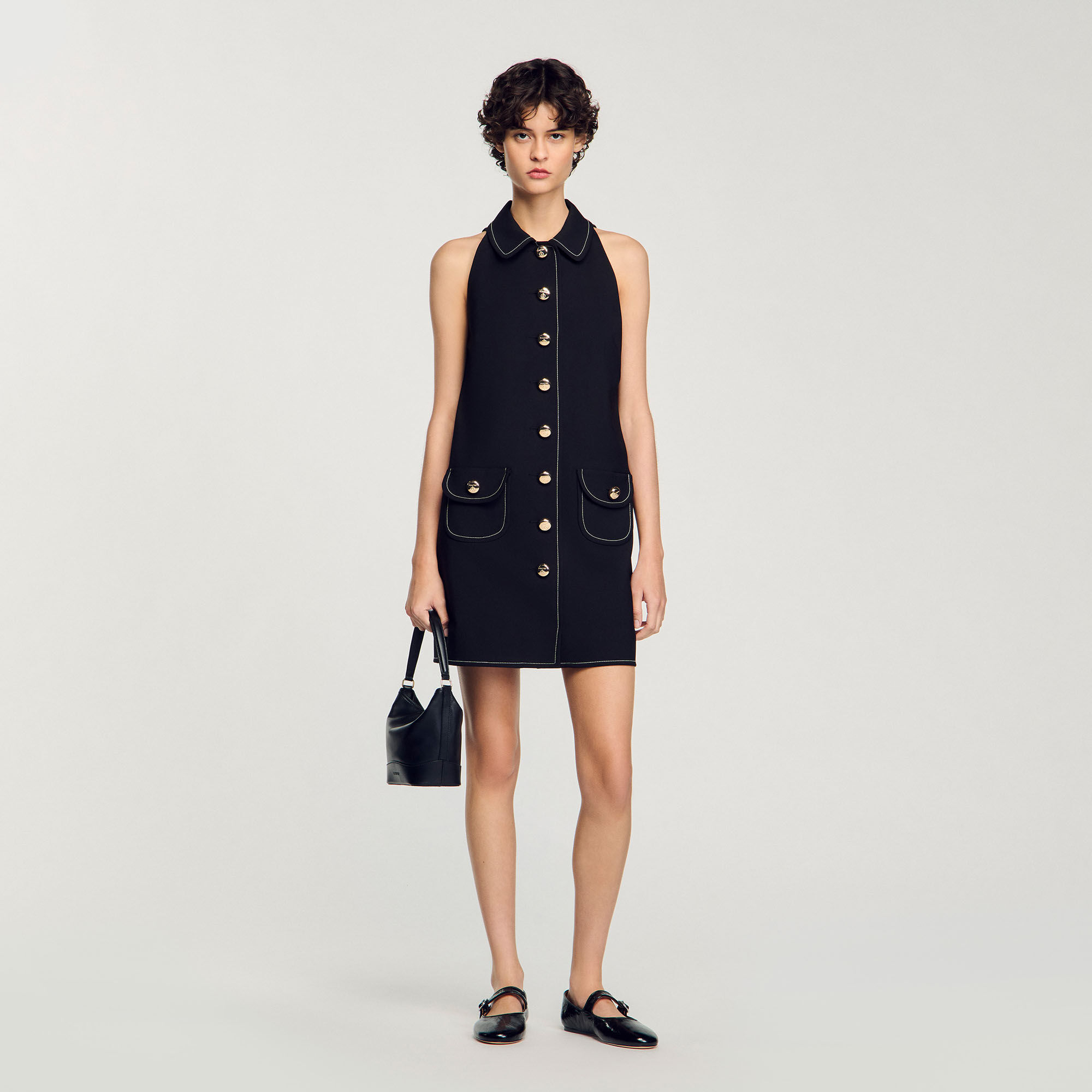 sandro★ROBE COURTE A COL CLAUDINE ワンピース Robe courte à col claudine gris / noir pour femme | Sandro Paris