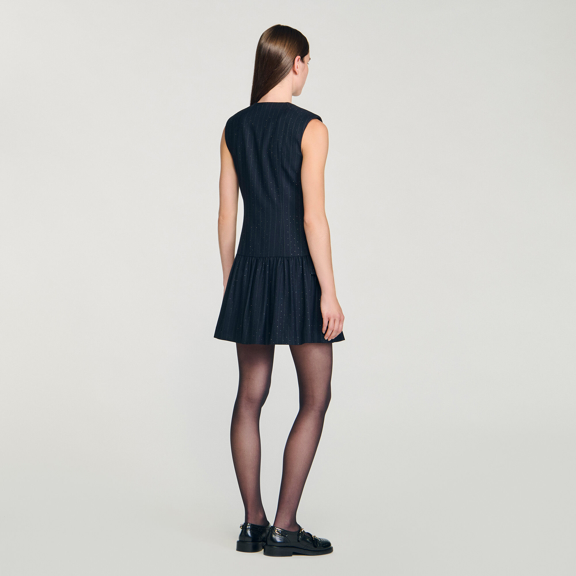 Robe courte tailleur strassée