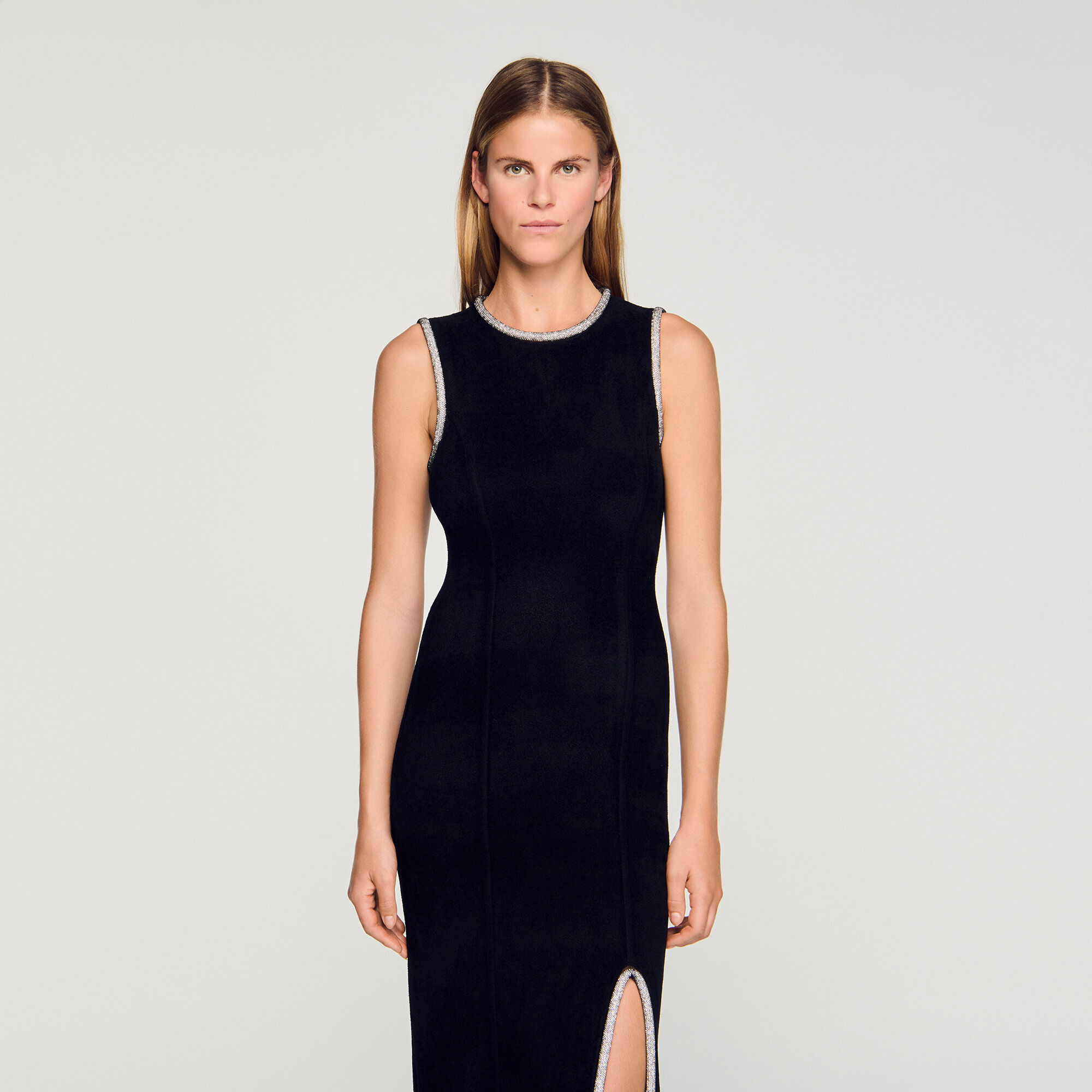 Robe longue fendue strassée