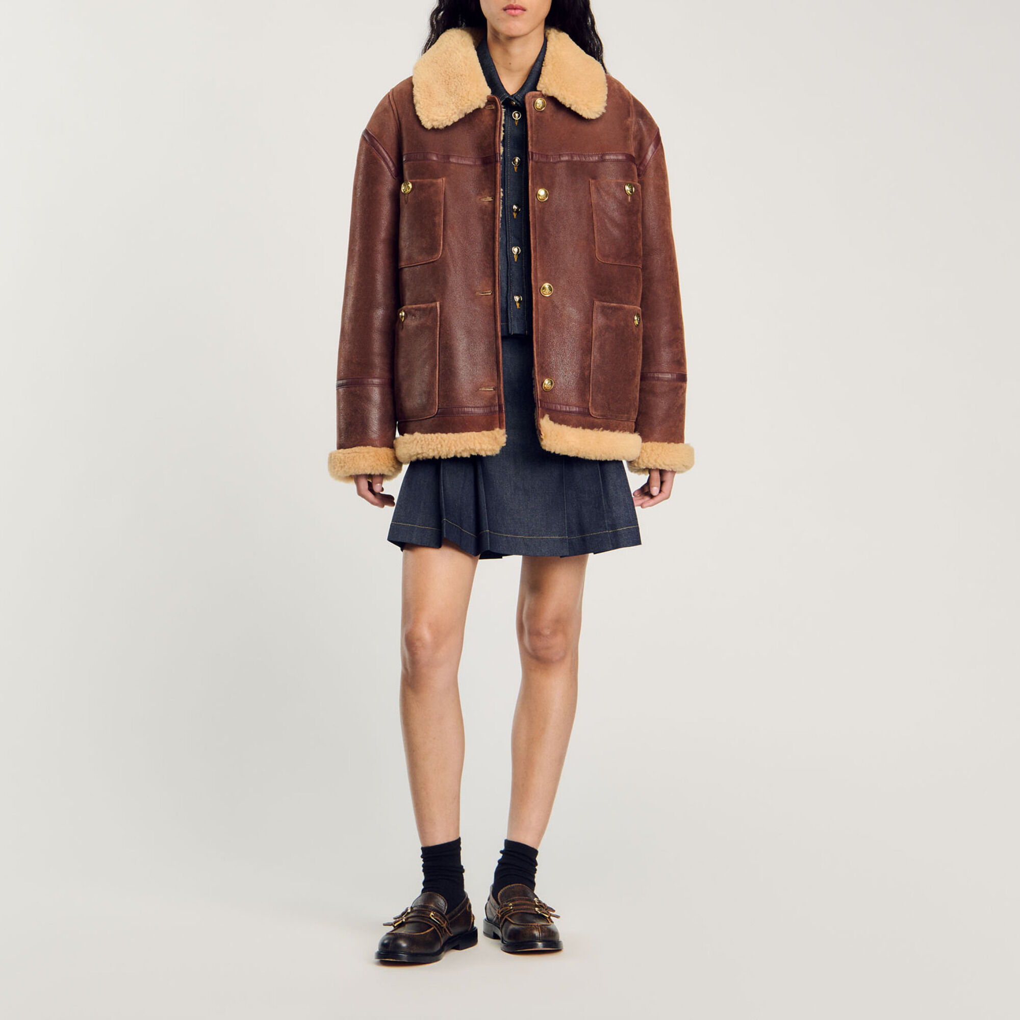 Veste en peau lain&eacute;e