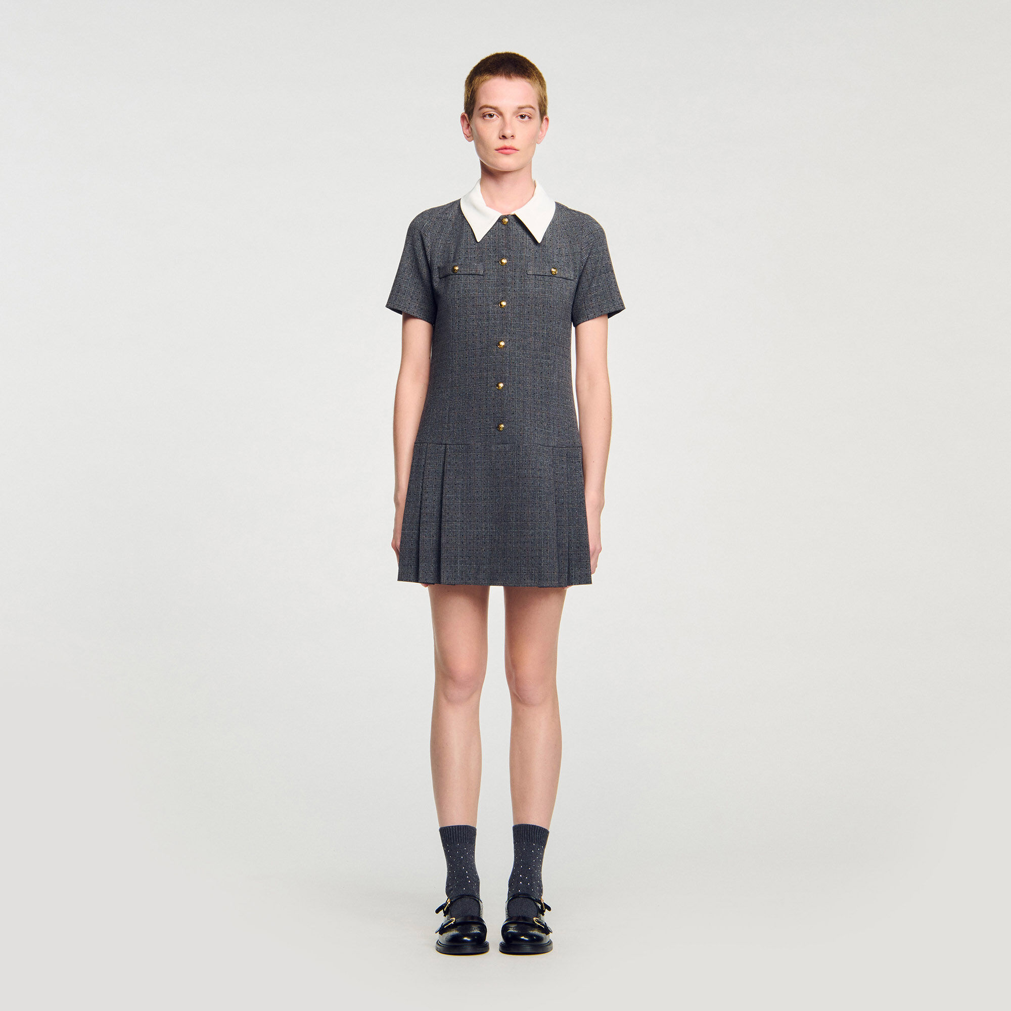 Robe courte plissée strassée