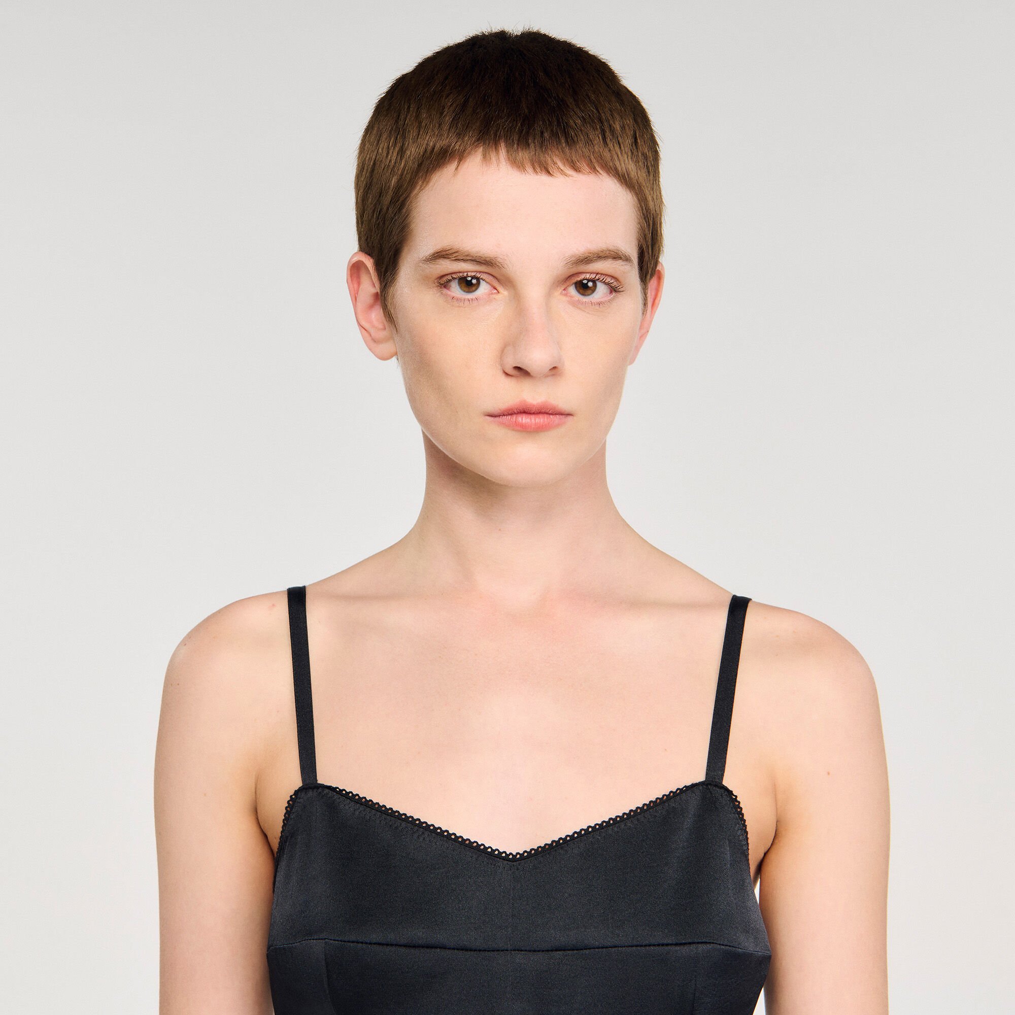 Robe longue satinée 
