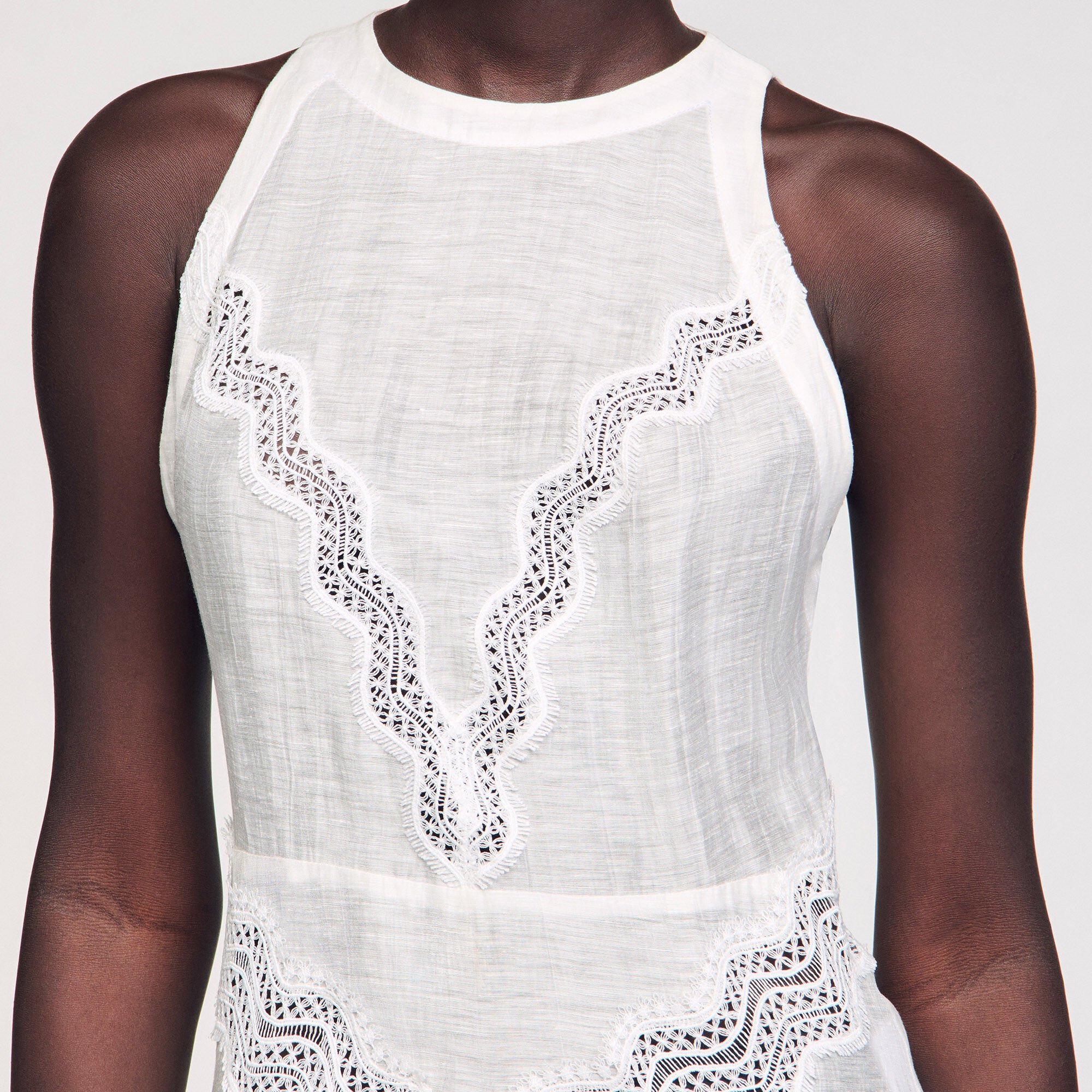 Robe longue à galons de dentelle