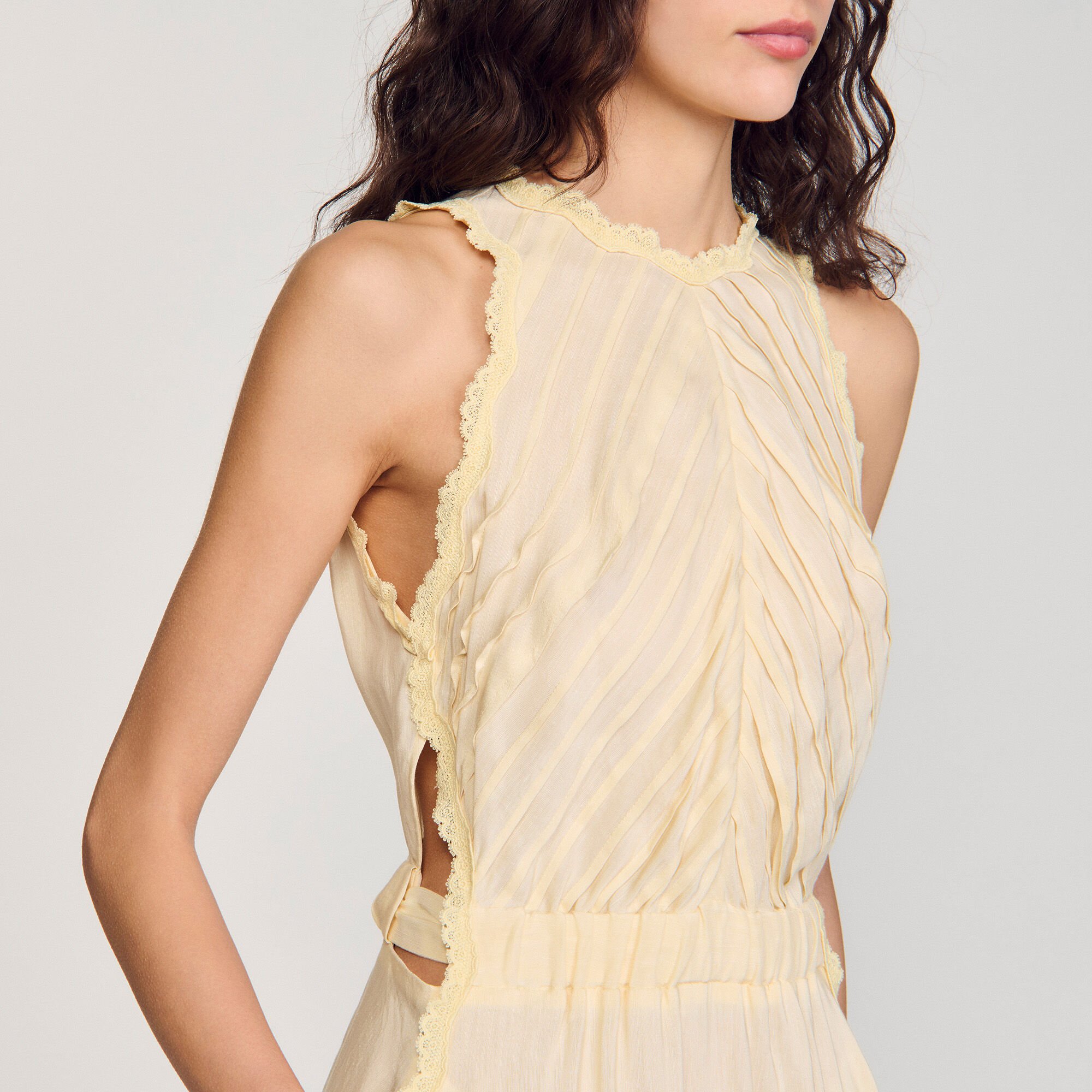 Robe longue  à détails dentelle 