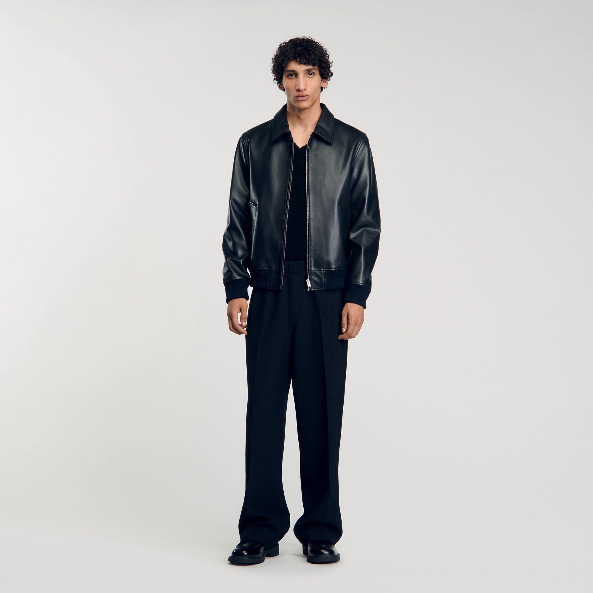 Blouson en cuir lisse gris noir pour homme Sandro Paris
