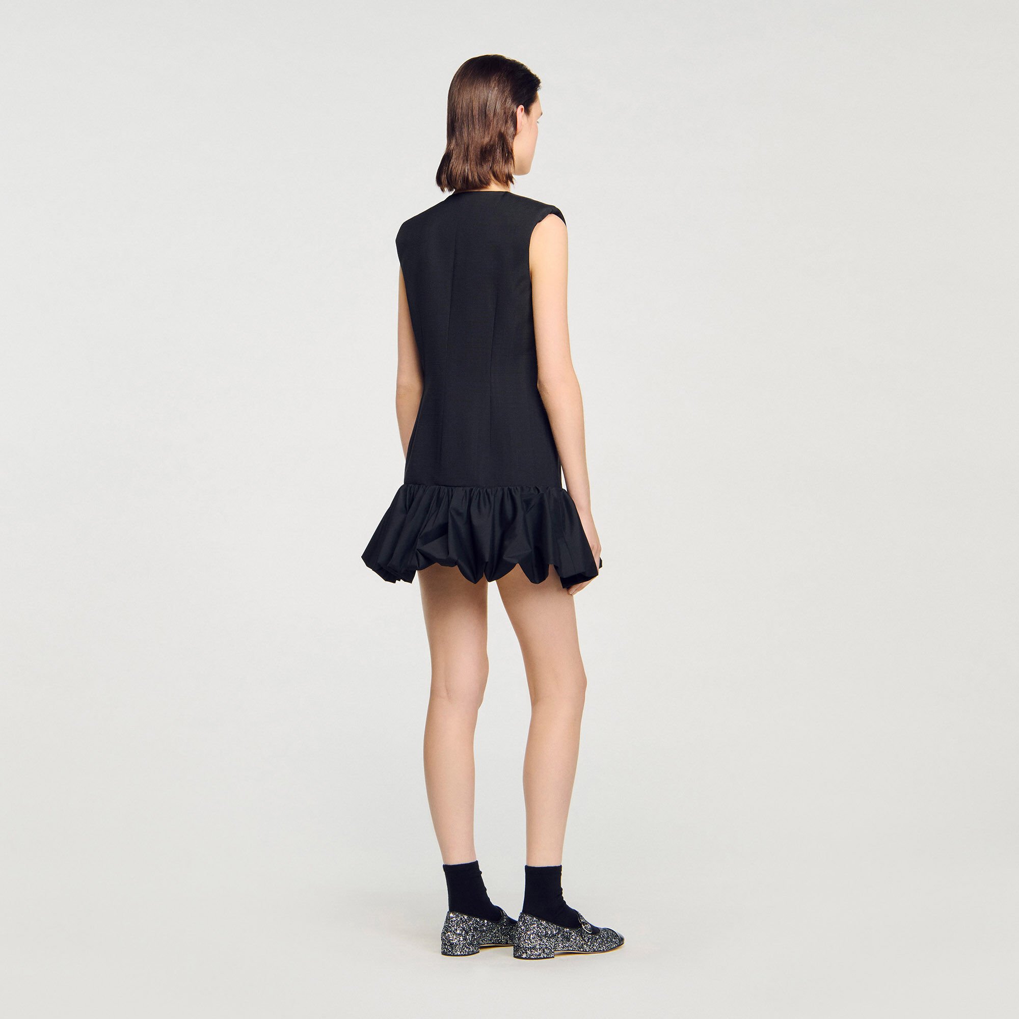 Robe courte de tailleur à volant 