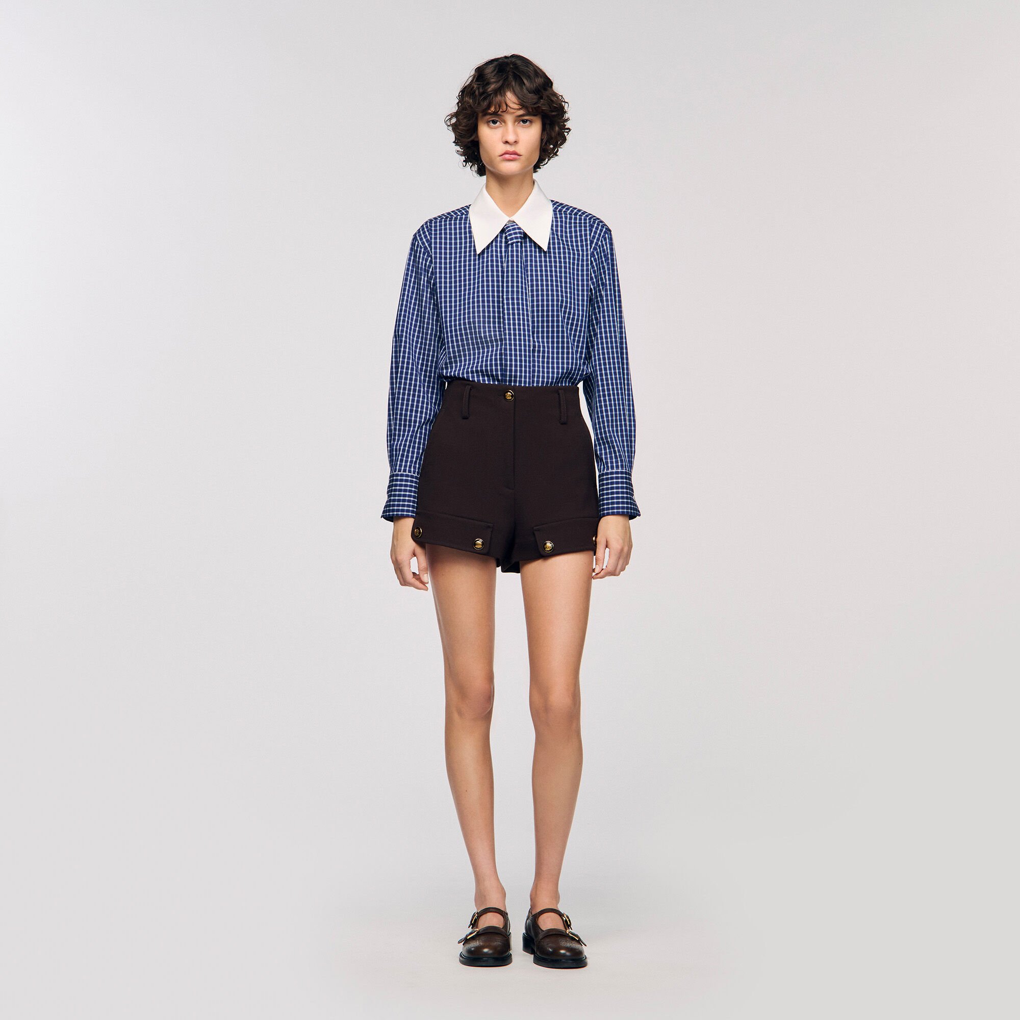Chemise à carreaux et cravate