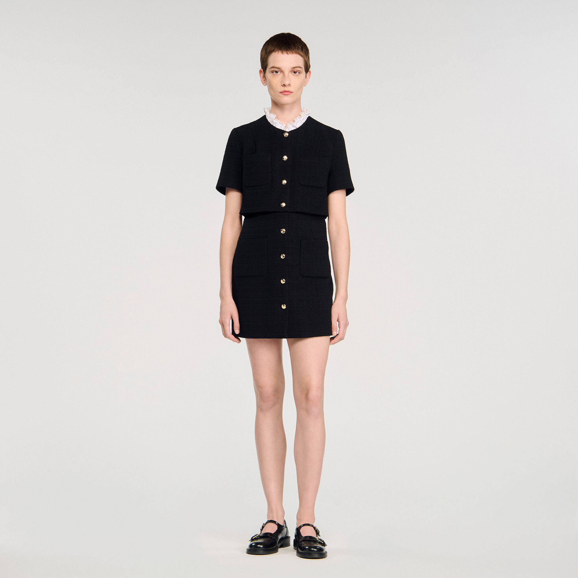 Robe courte à col amovible