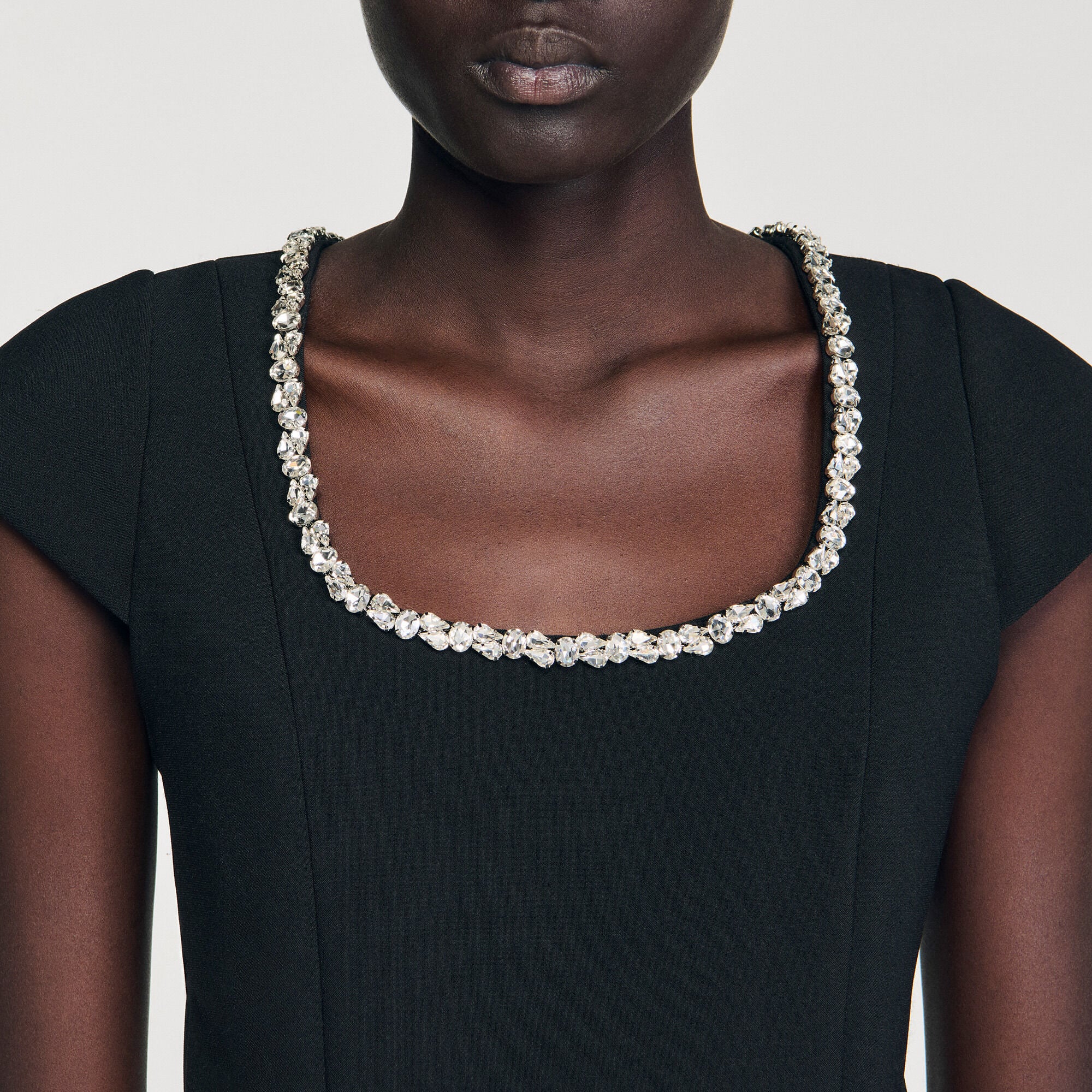 Robe courte &agrave; col strass&eacute; - Femme | Sandro Paris