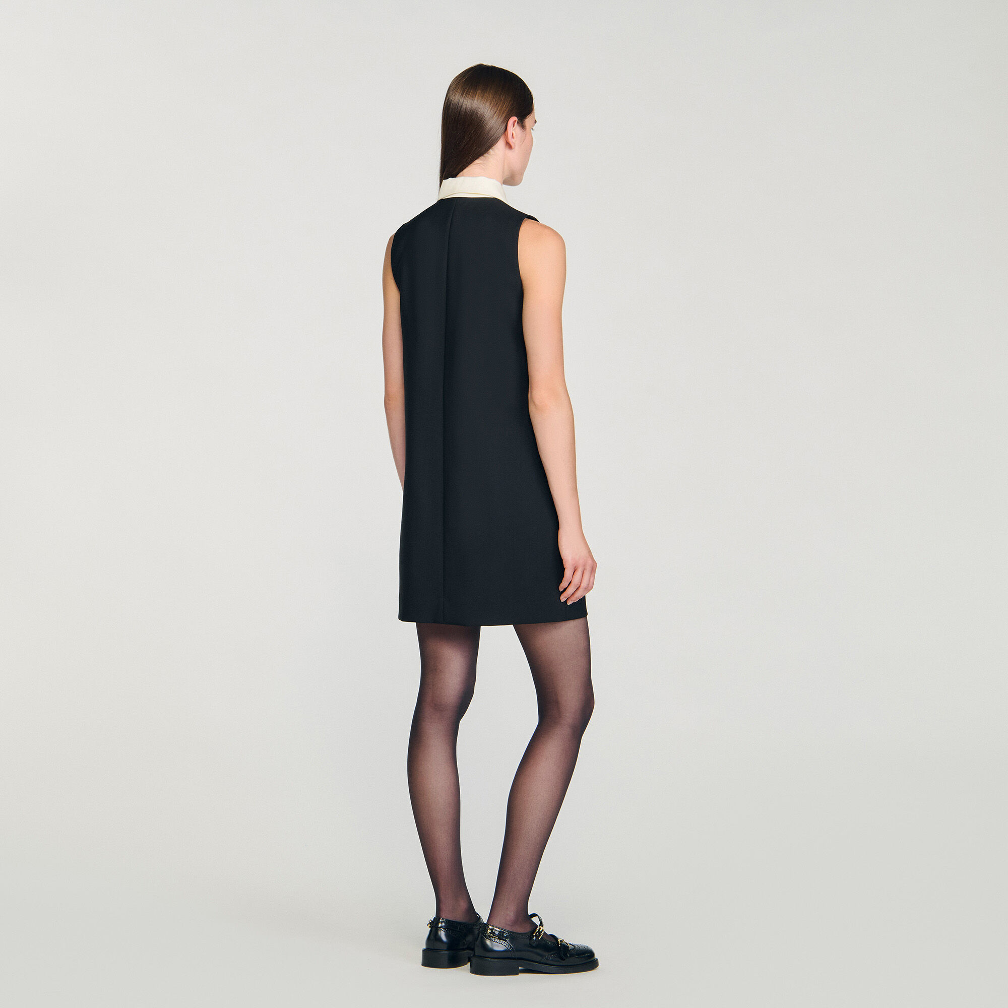 Robe courte à col contrasté