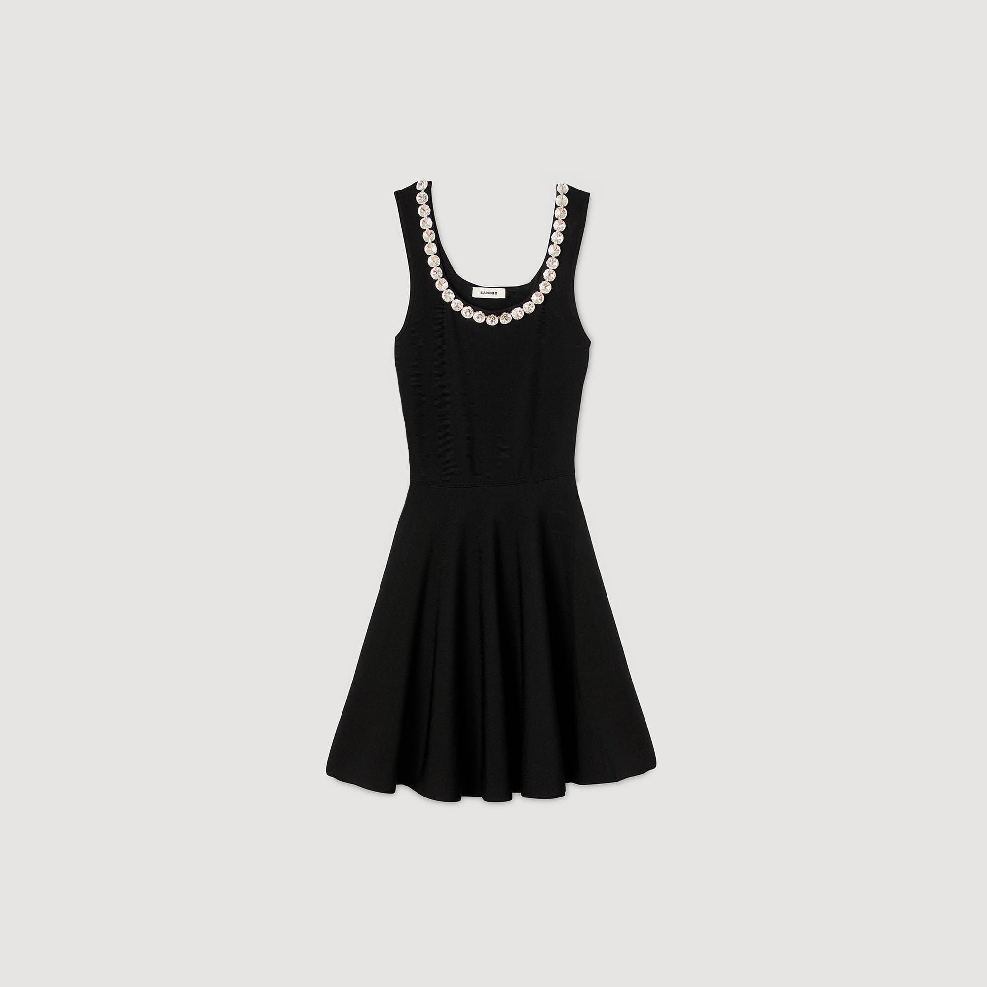Robe courte à encolure strassée